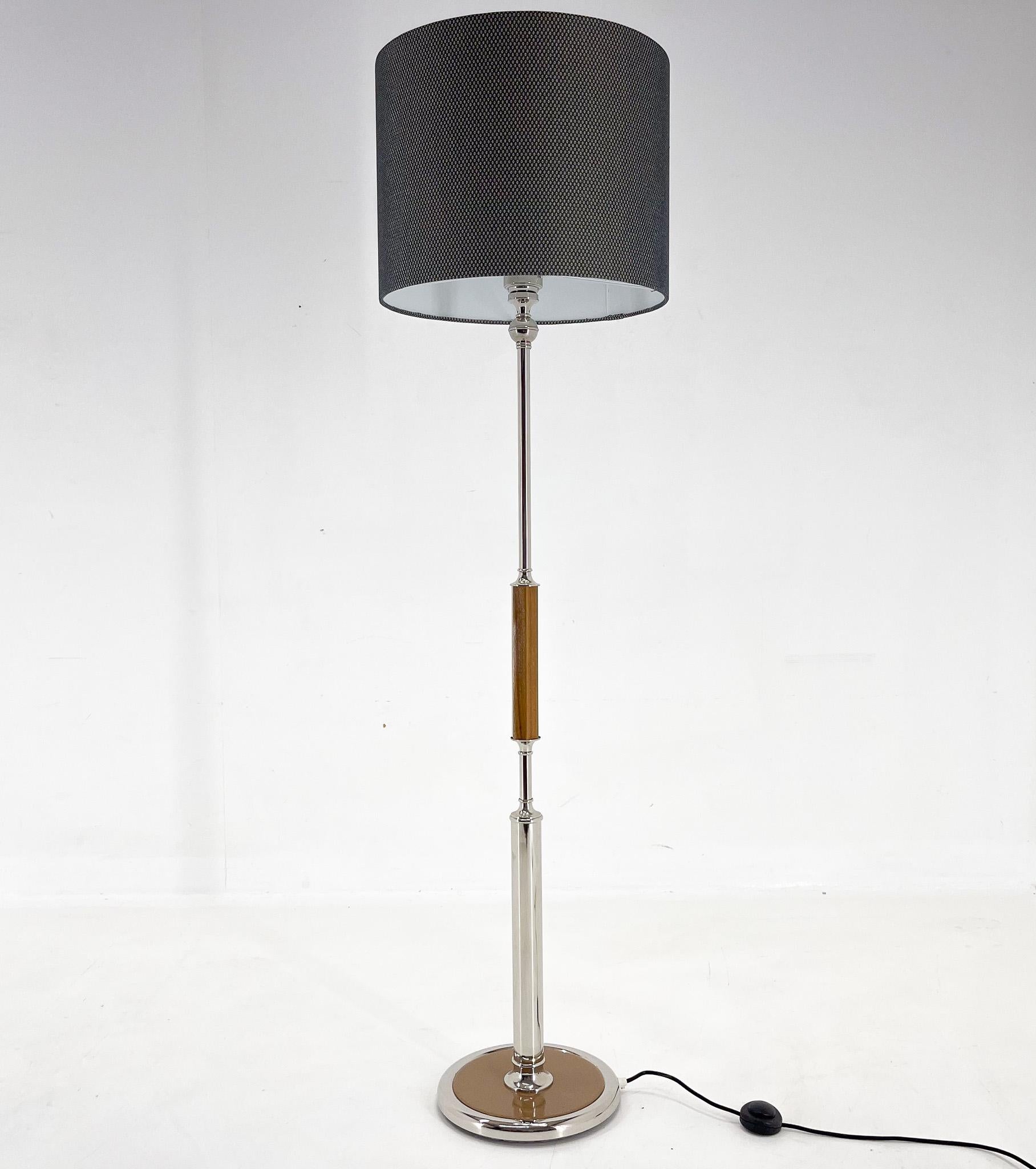 1950s Chrome & Wood Floor Lamp, Czechoslovakia, Restored In Good Condition For Sale In Praha, CZ
