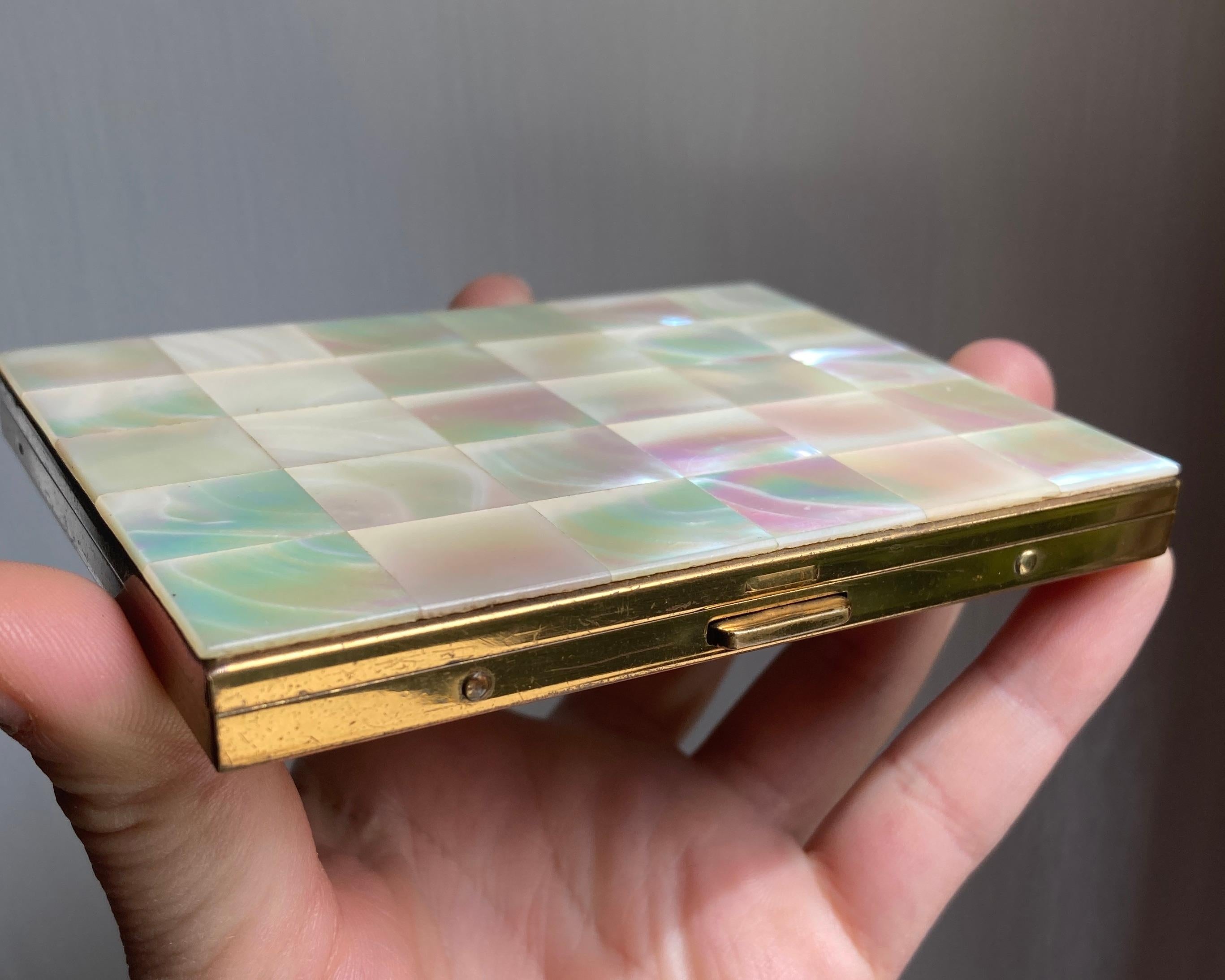 1950s Cigarette Case Mother Of Pearl Cover 18K Gold plated For Sale 4