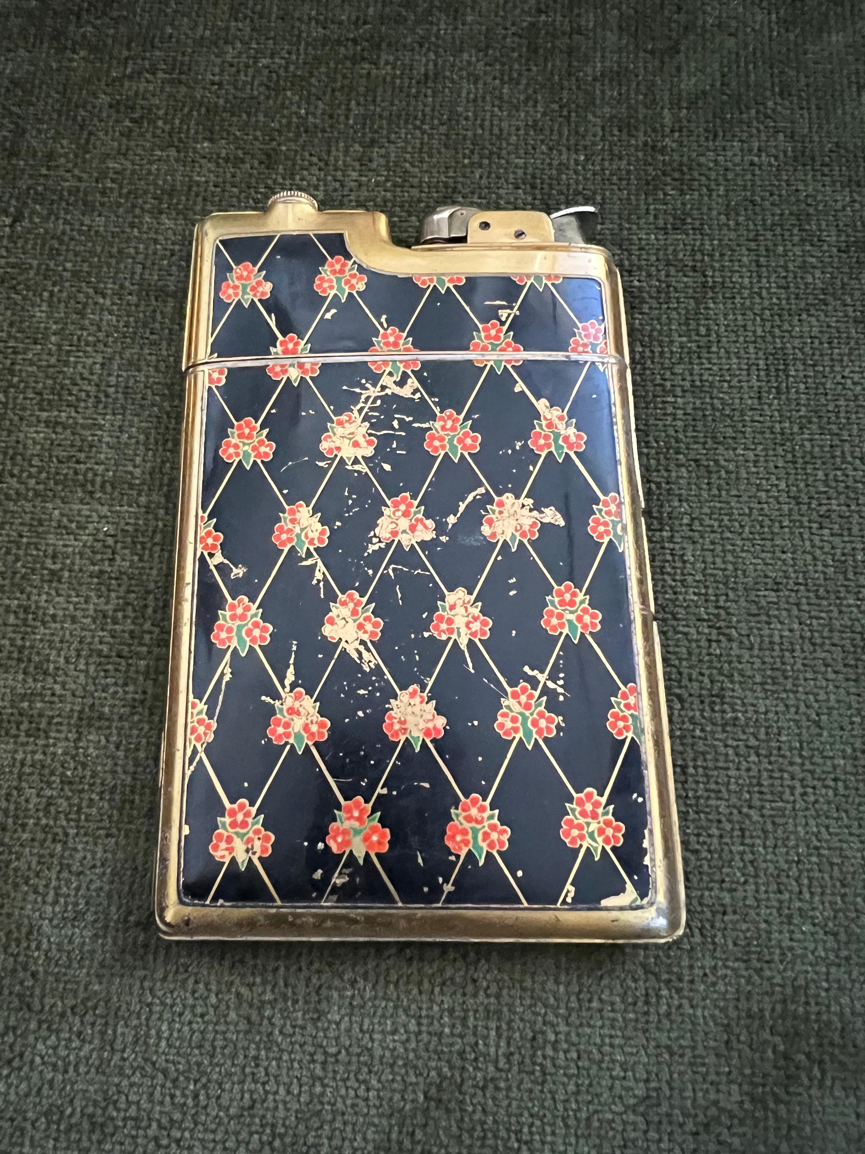 ladies lighter and vanity case