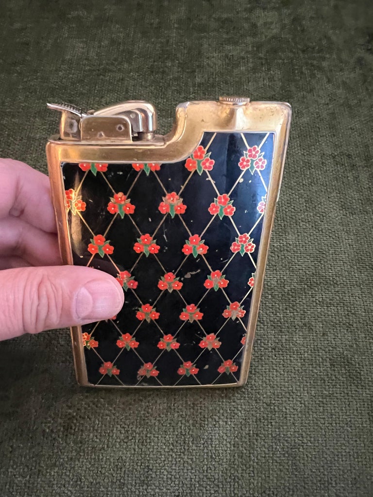 whole pack of cigarettes A device for smoking a whole pack of cigarettes, 1950s whole pack of cigarettes A device for smoking a whole pack of cigarettes, 1950s