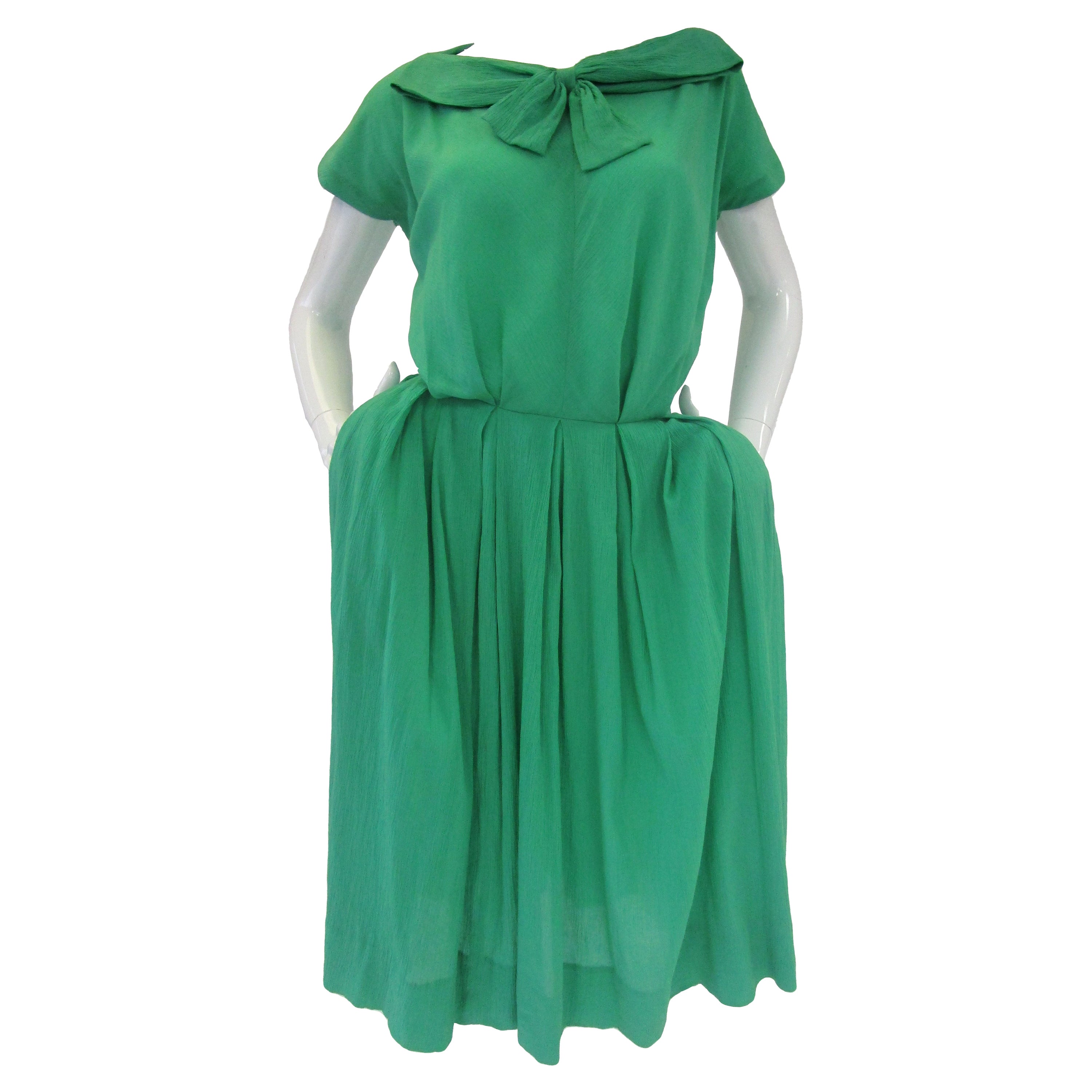 1950
s Claire McCardell for Townley Kelly Green Crinkled Viscose Dress For Sale