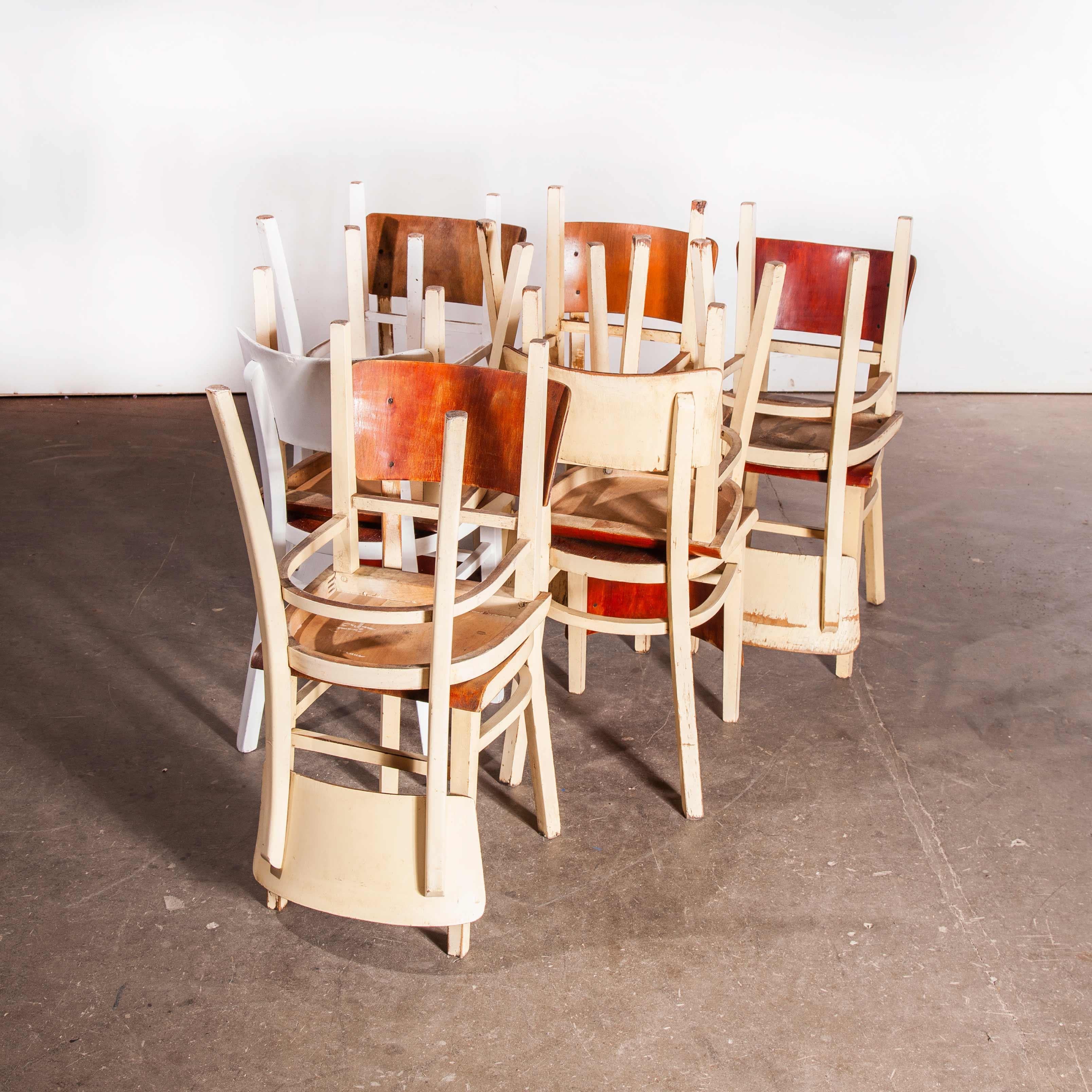 Tchèque Chaise de salle à manger classique et élégante des années 1950 en bois courbé peint par Thon, ensemble de douze pièces en vente