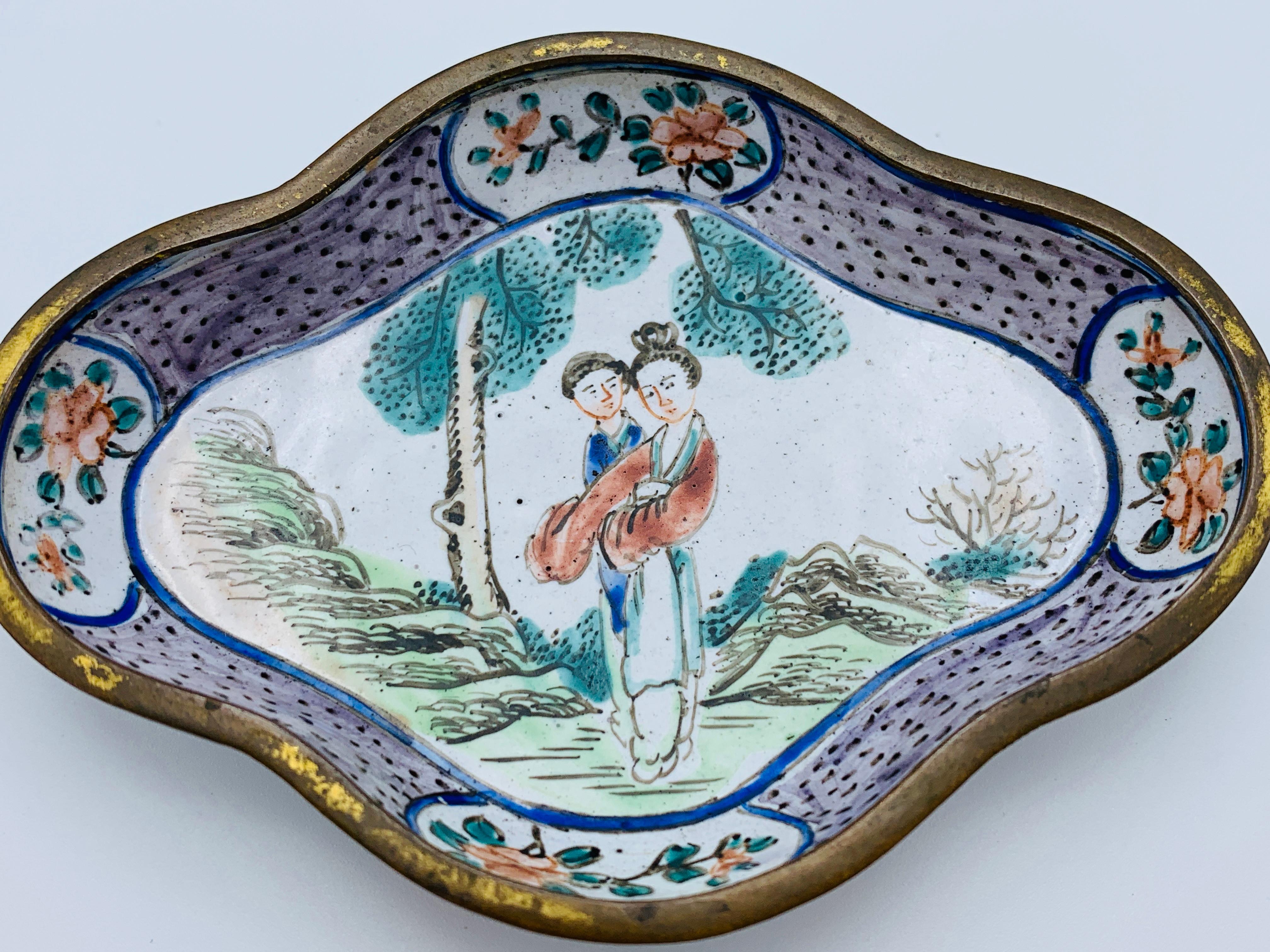 Chinoiserie 1950s Cloisonné Scalloped Ring Dish For Sale