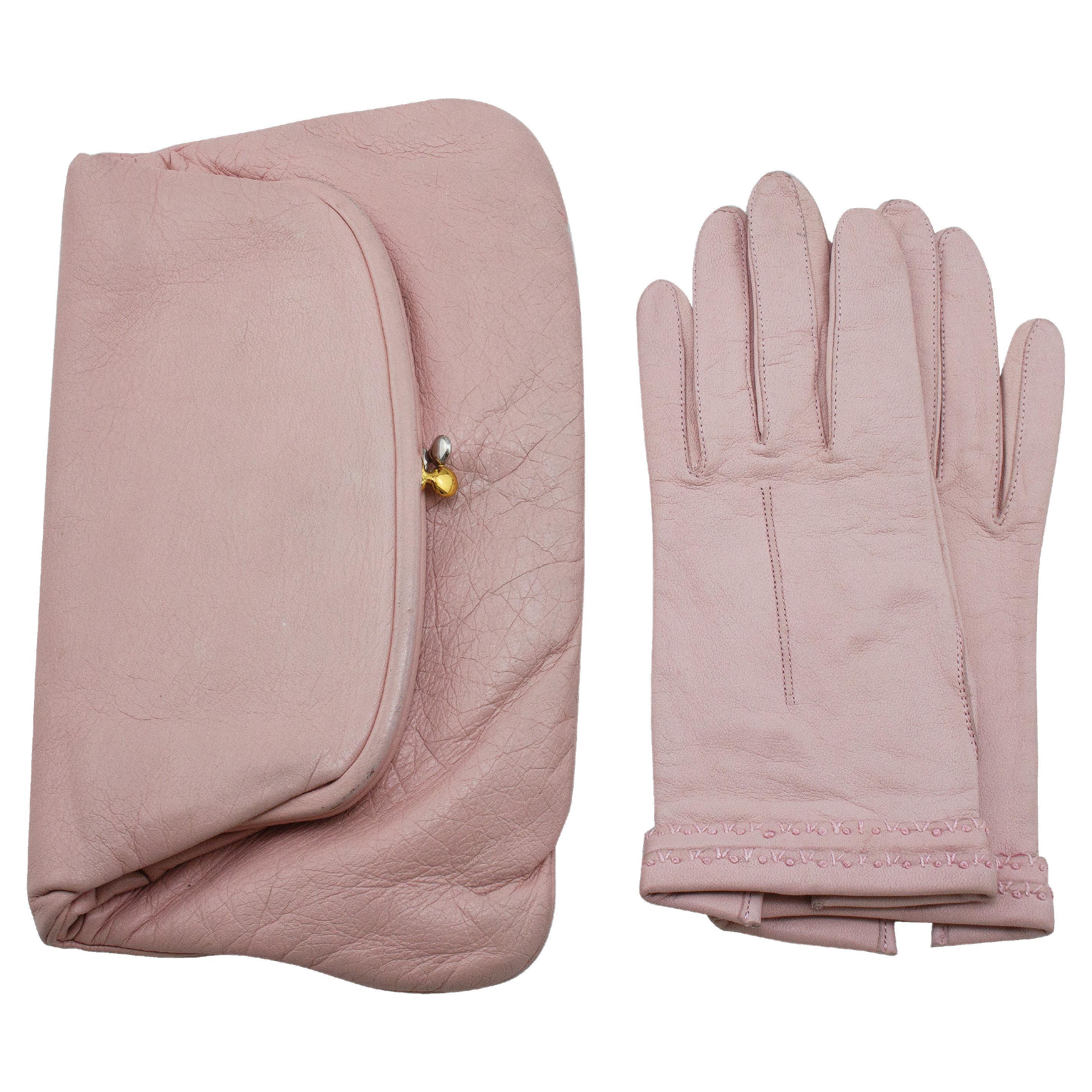 Pochette en cuir rose Coblentz des années 1950 avec gants de chevreau assortis