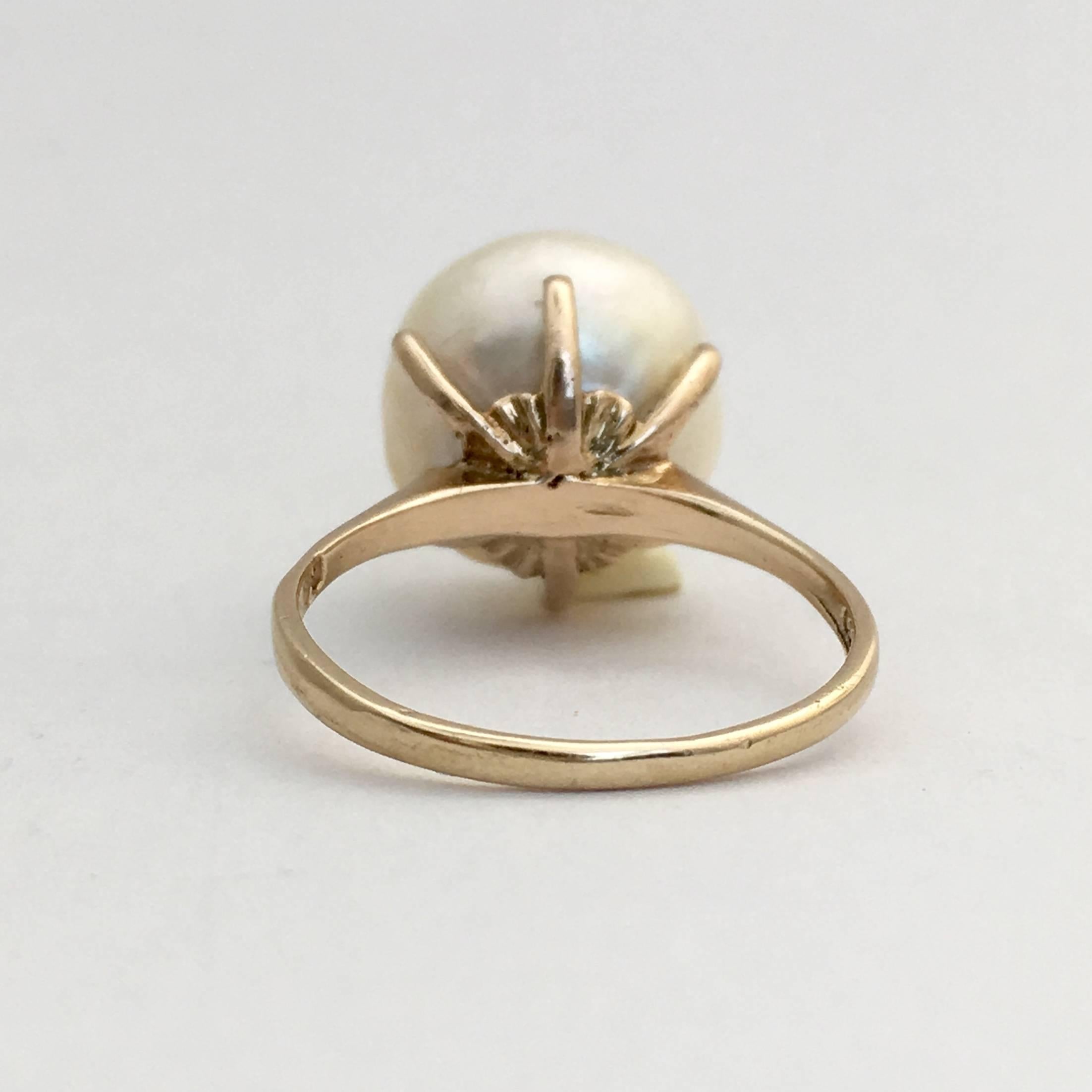 Women's or Men's 1950s Cocktail Ring Large Baroque Pearl English Midcentury Gold Vintage Jewelry For Sale