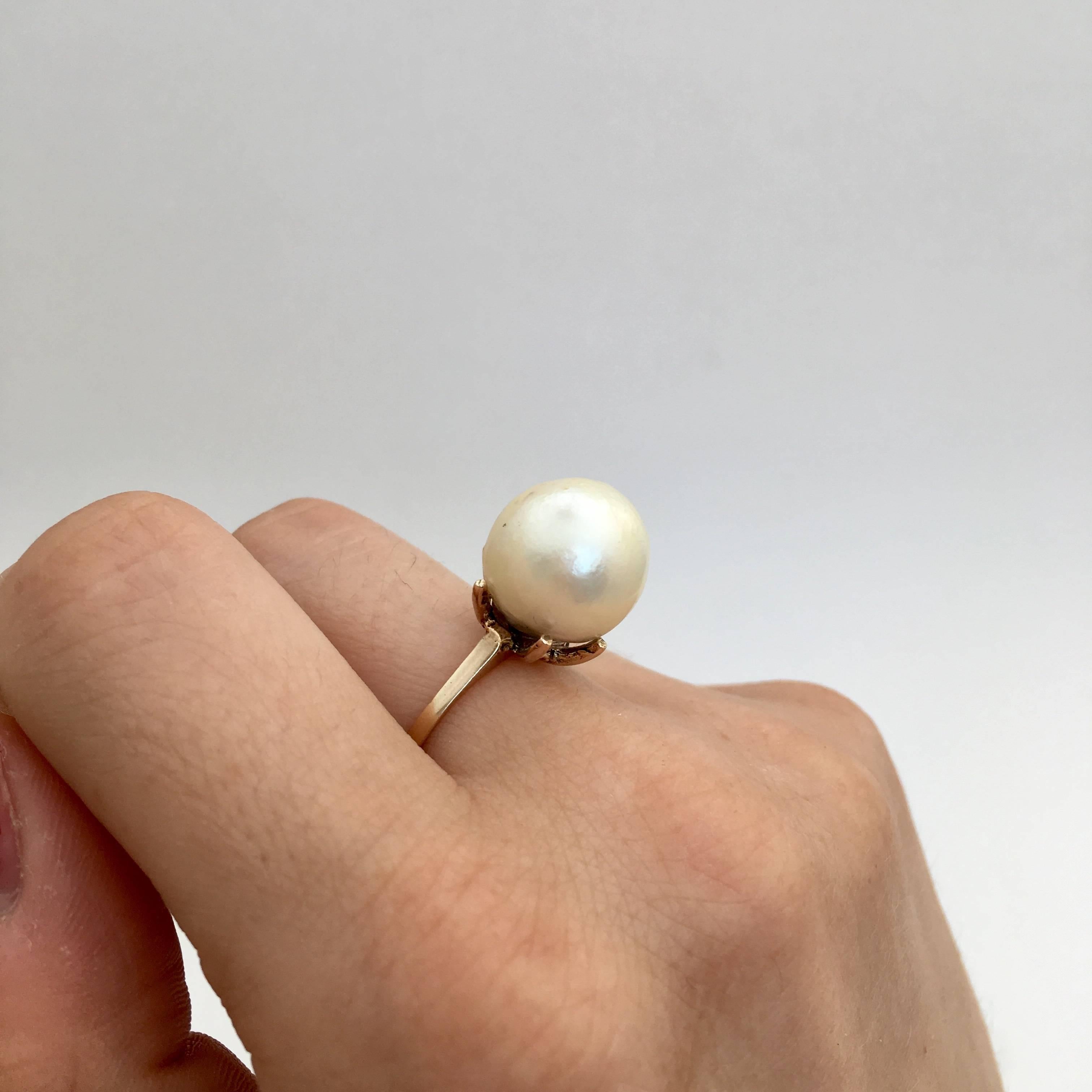1950s Cocktail Ring Large Baroque Pearl English Midcentury Gold Vintage Jewelry For Sale 3