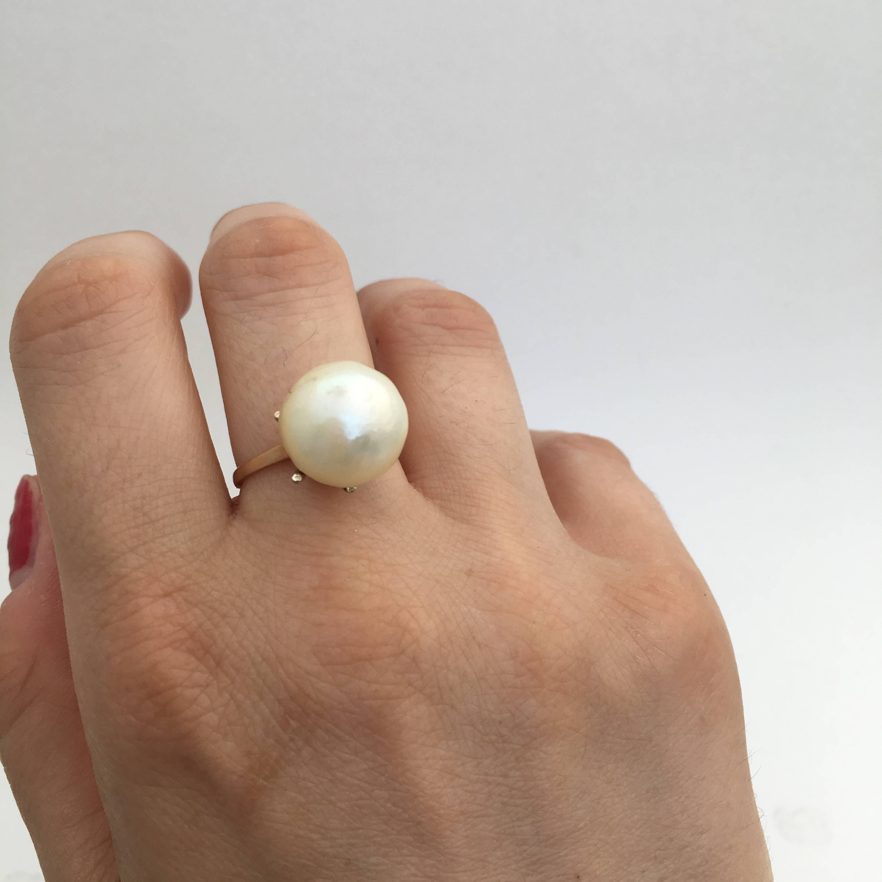 1950s Cocktail Ring Large Baroque Pearl English Midcentury Gold Vintage Jewelry For Sale 4