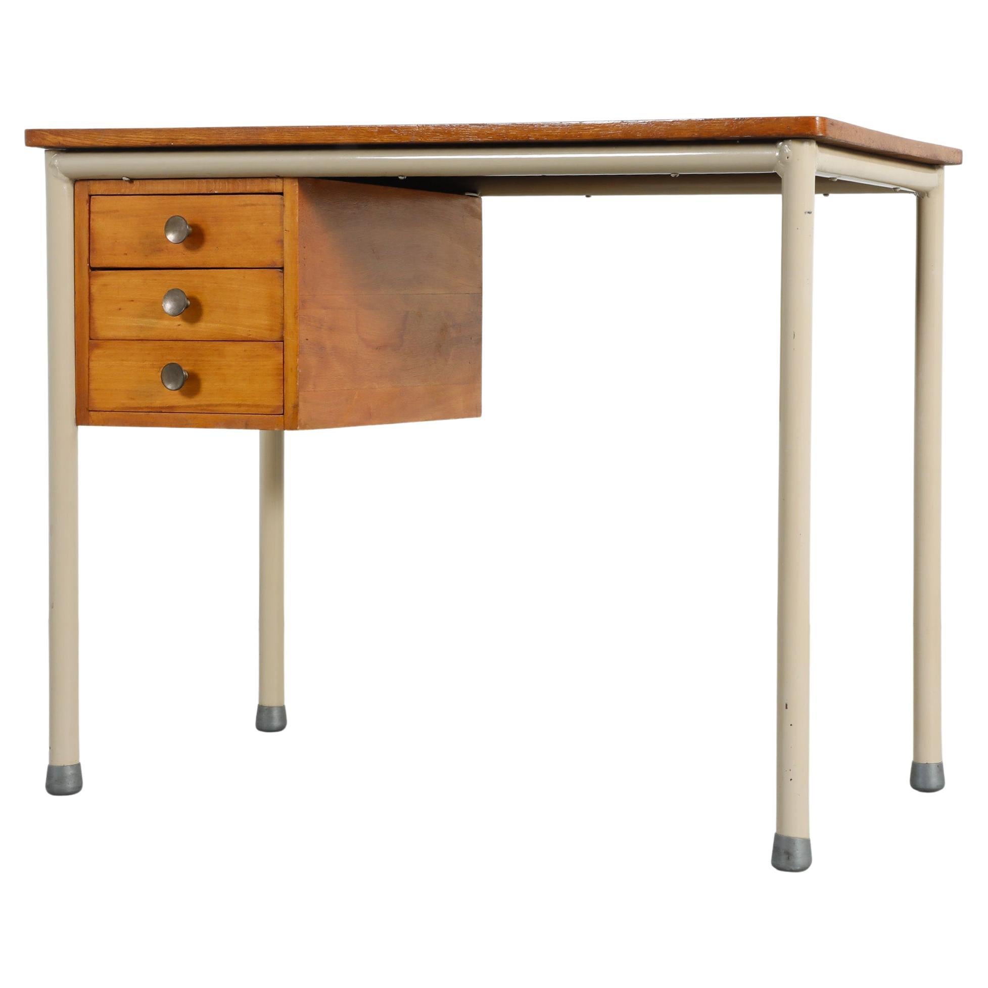 What size table fits eight people?