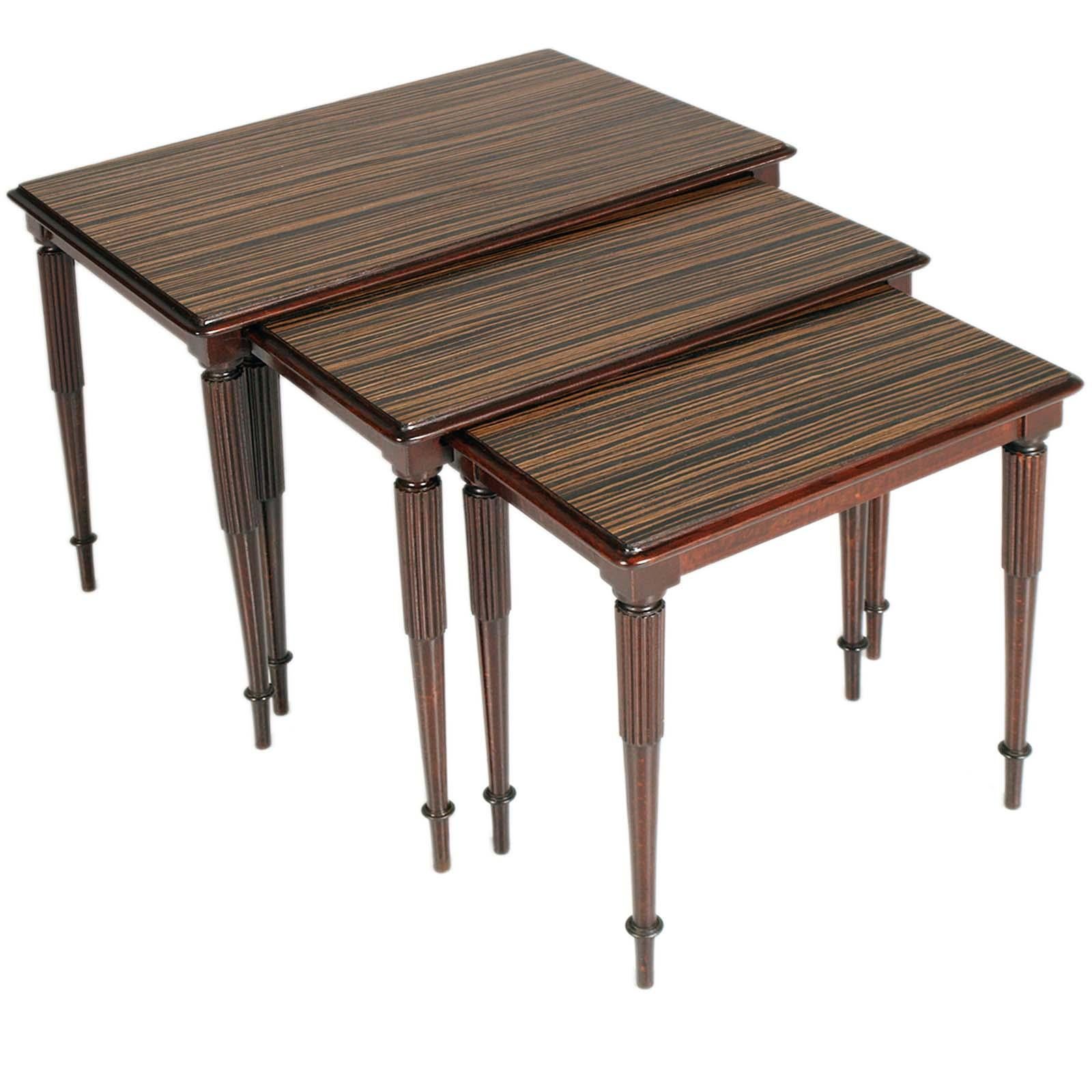 Italian 1950s Coffee Nest Tables in Macassar by Permanente Mobili Paolo Buffa Attributed For Sale