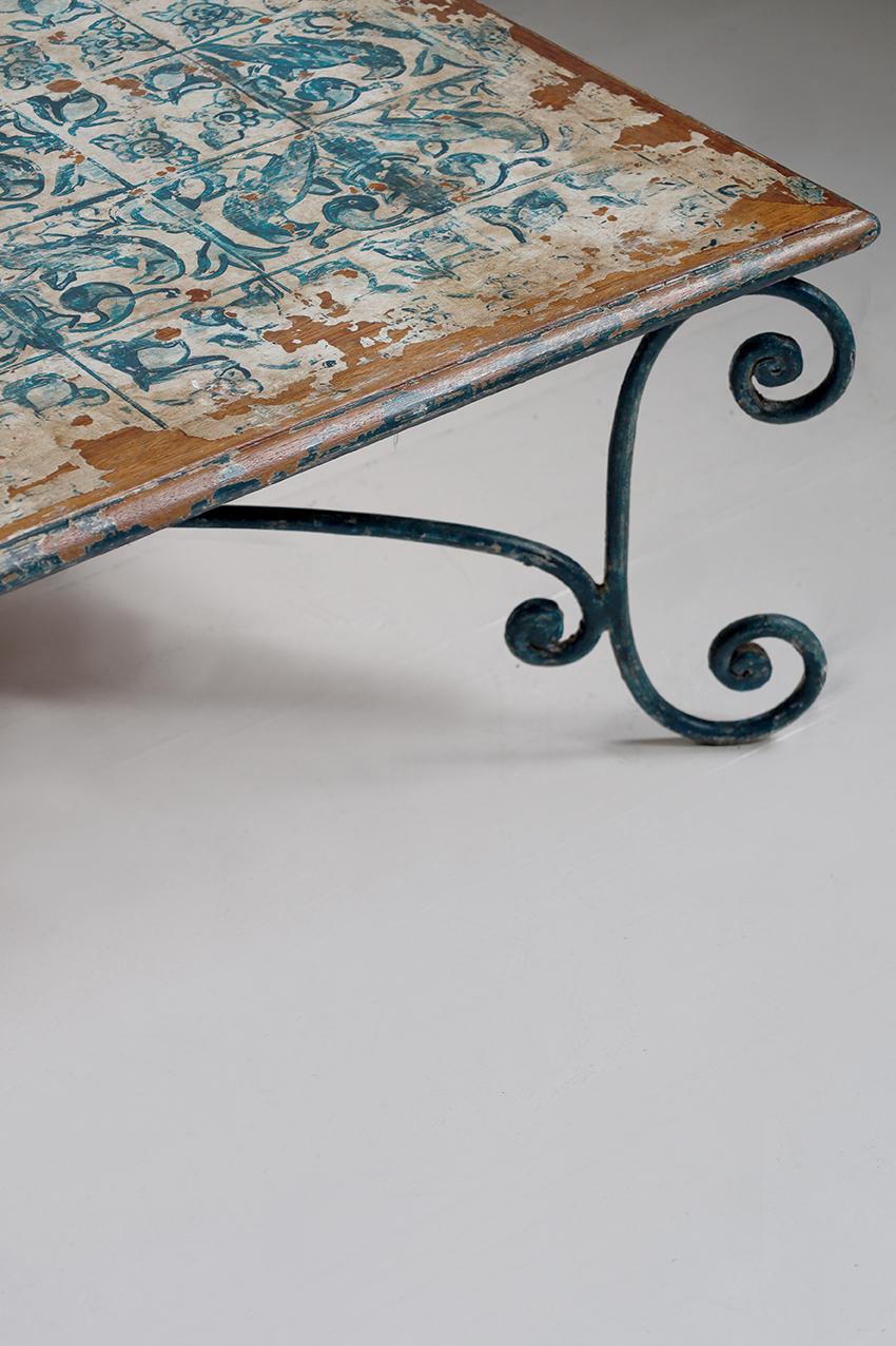 italien Table basse des années 1950 avec motifs de carreaux azulejos peints en vente