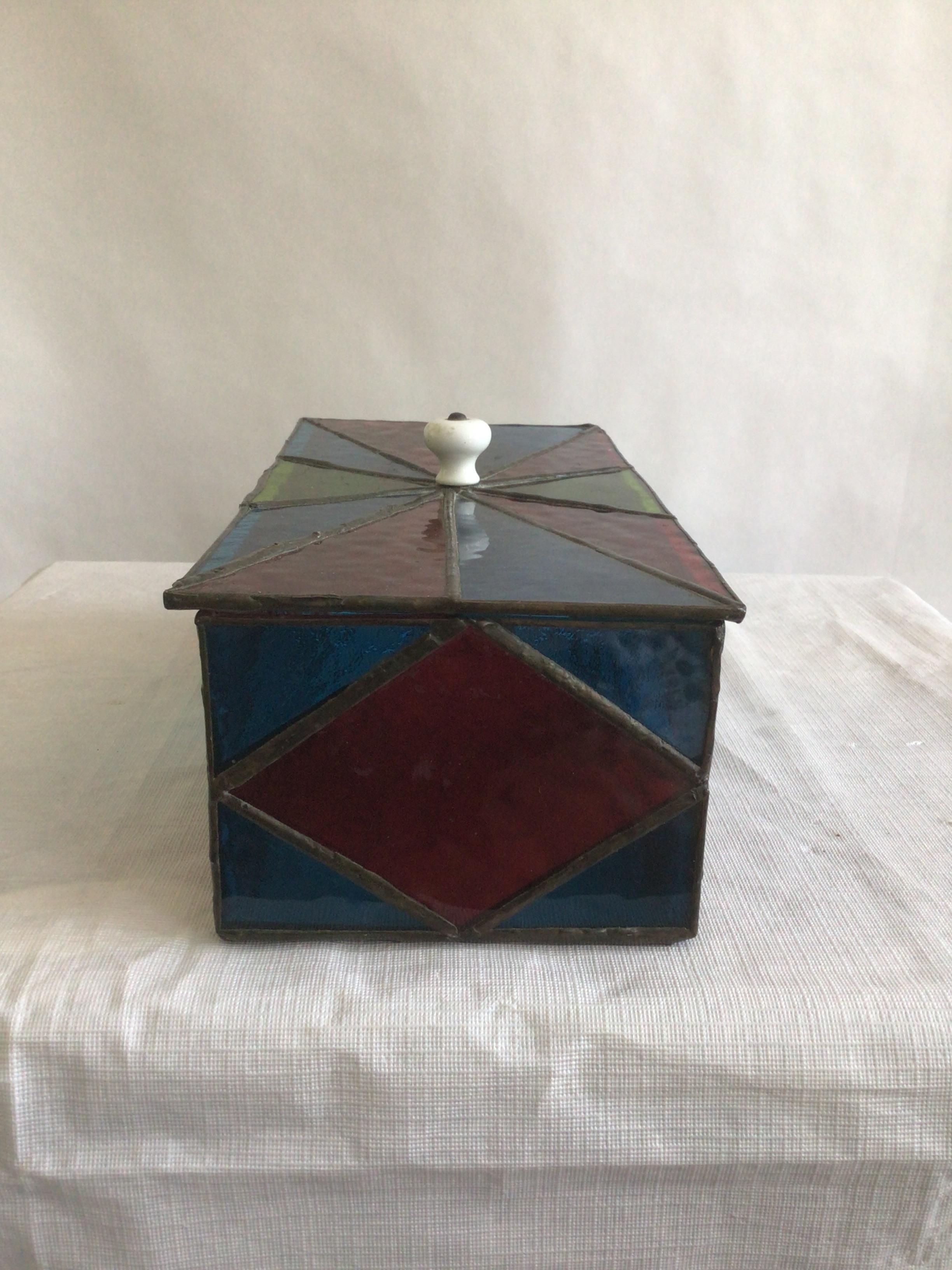 1950s Colorful Leaded Stained Glass Box With Removable Lid In Good Condition For Sale In Tarrytown, NY