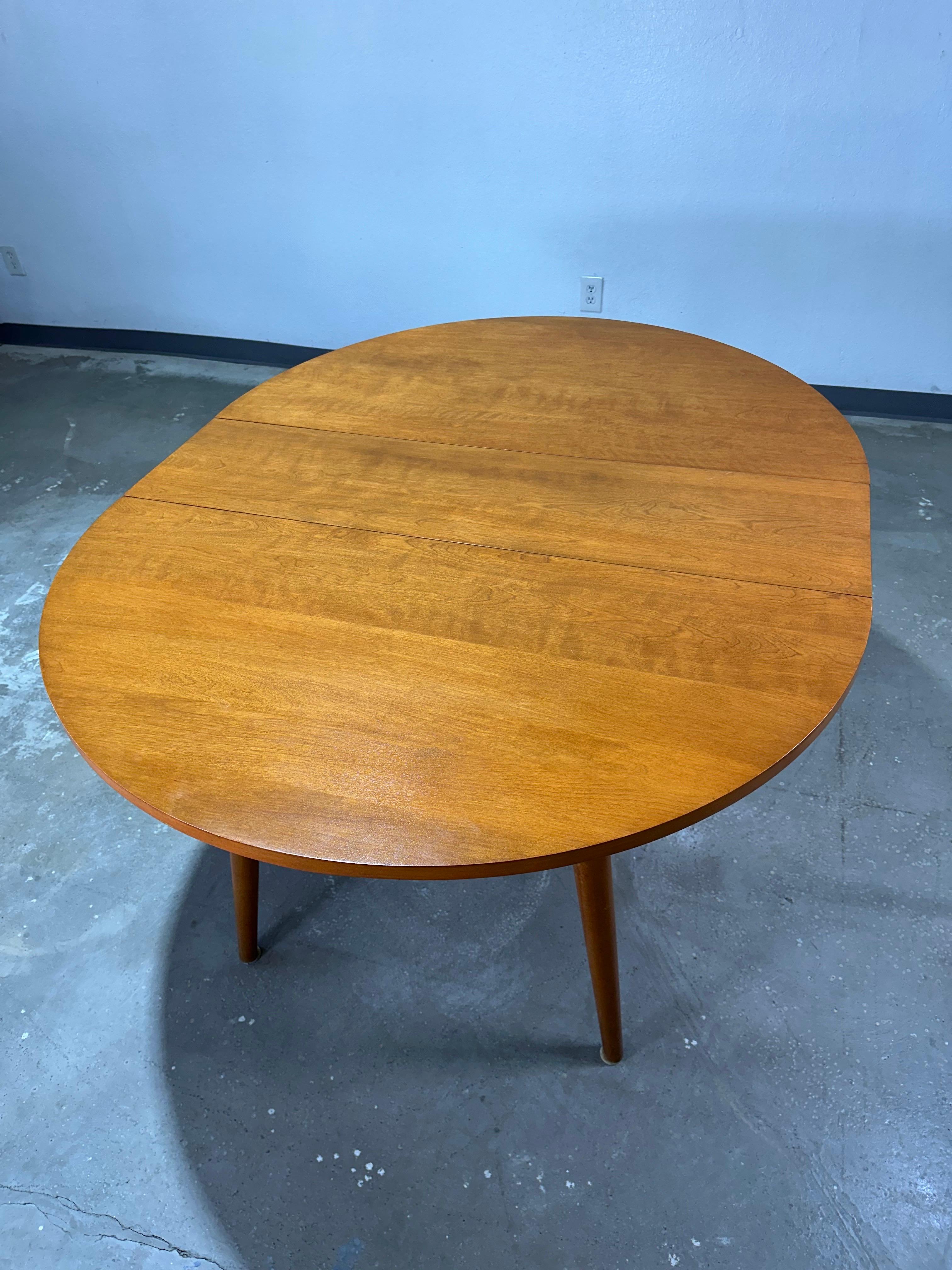 1950’s Conant Ball Modernmates Mid Century Dining Set. Table, 2 leaves, 4 Chairs In Good Condition In Lutz, FL