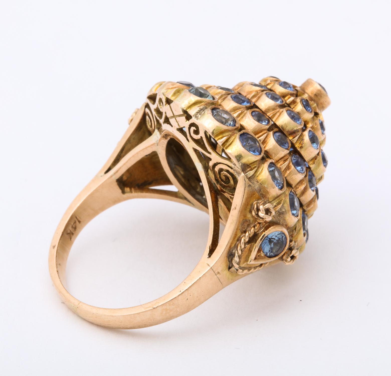 Bague cocktail mobile en or et saphirs de couleur pastel style cône des années 1950 en vente 1