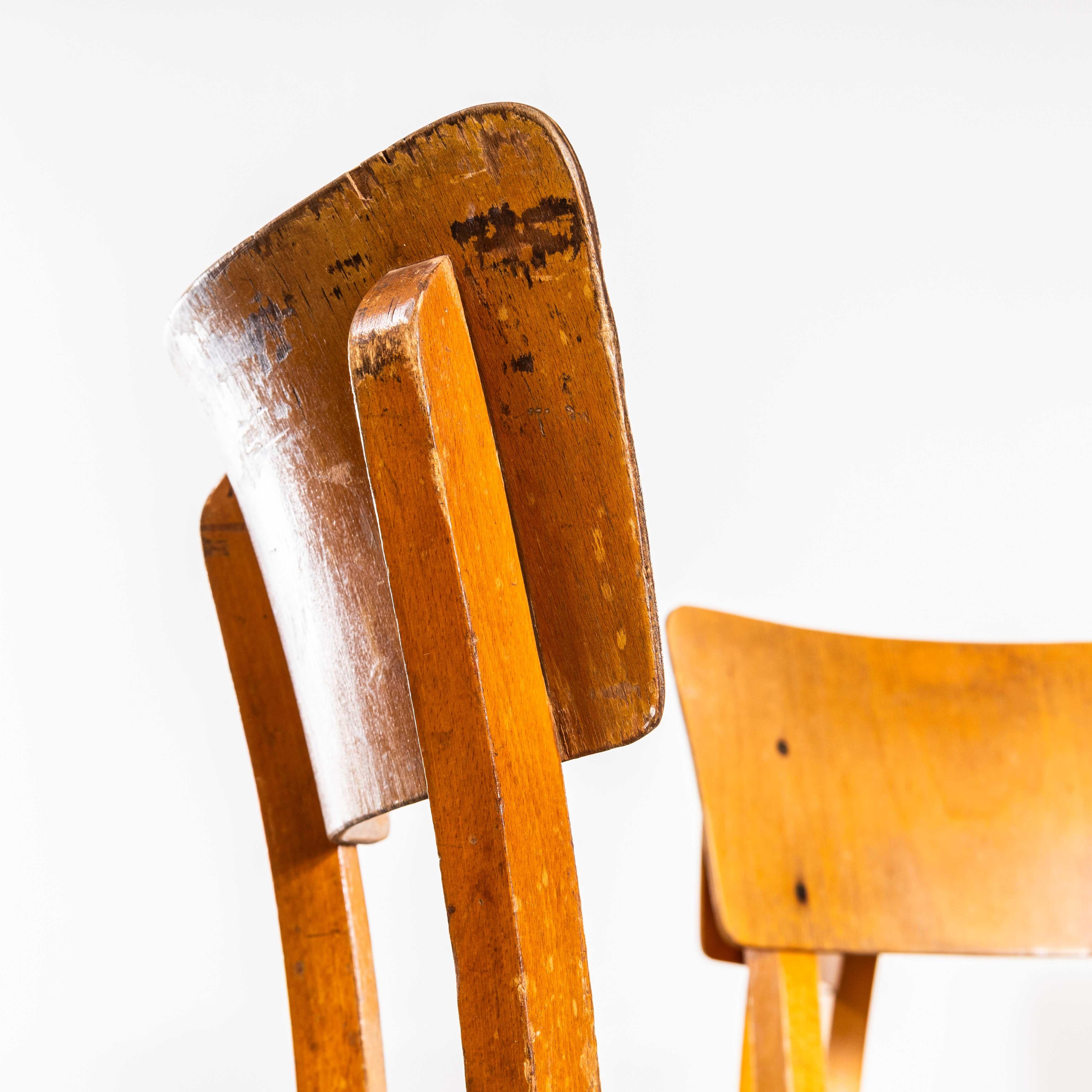 Chaises de salle à manger contemporaines en bois courbé des années 1950 - Ensemble de huit chaises en vente 5