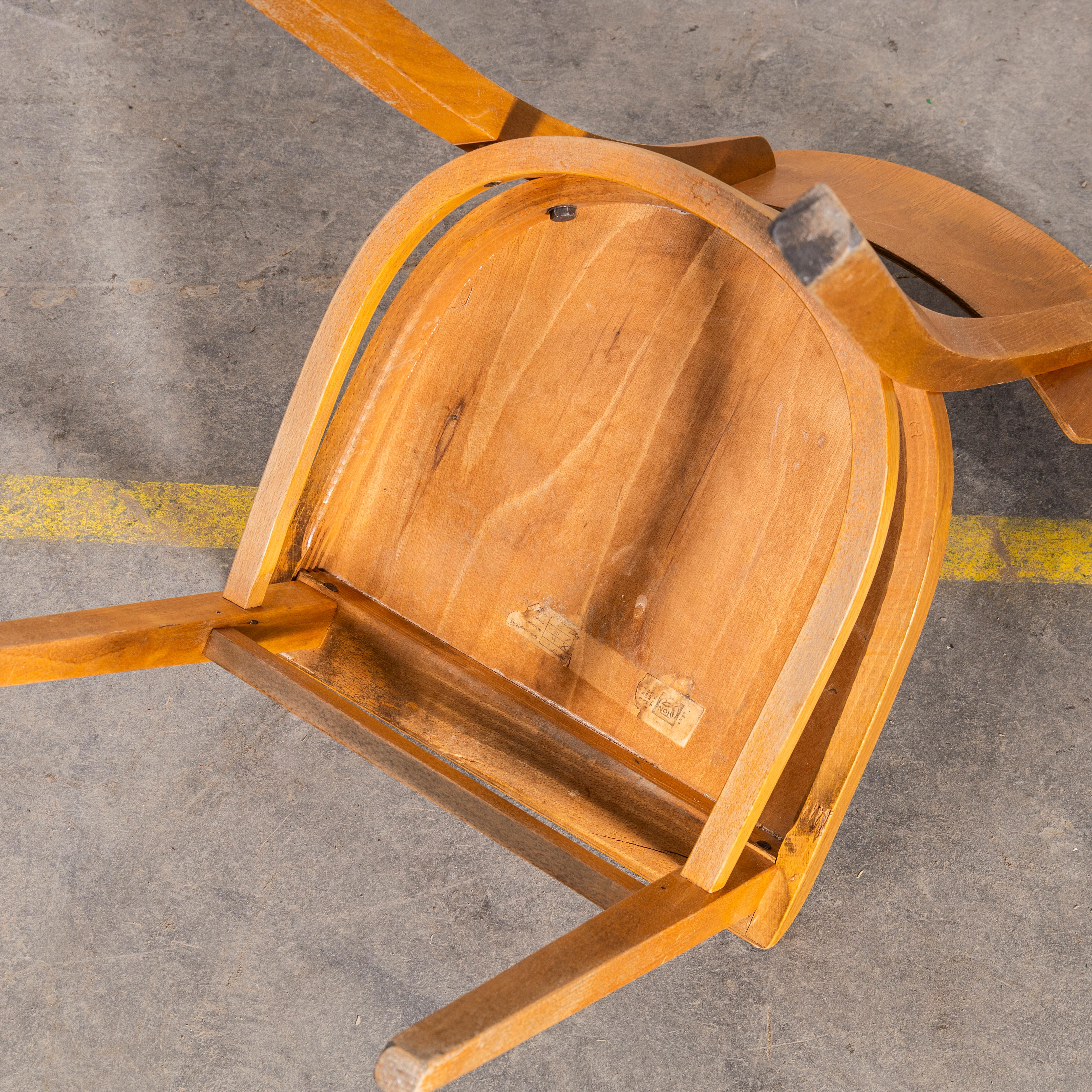 Chaises de salle à manger contemporaines en bois courbé des années 1950 - Ensemble de huit chaises en vente 7