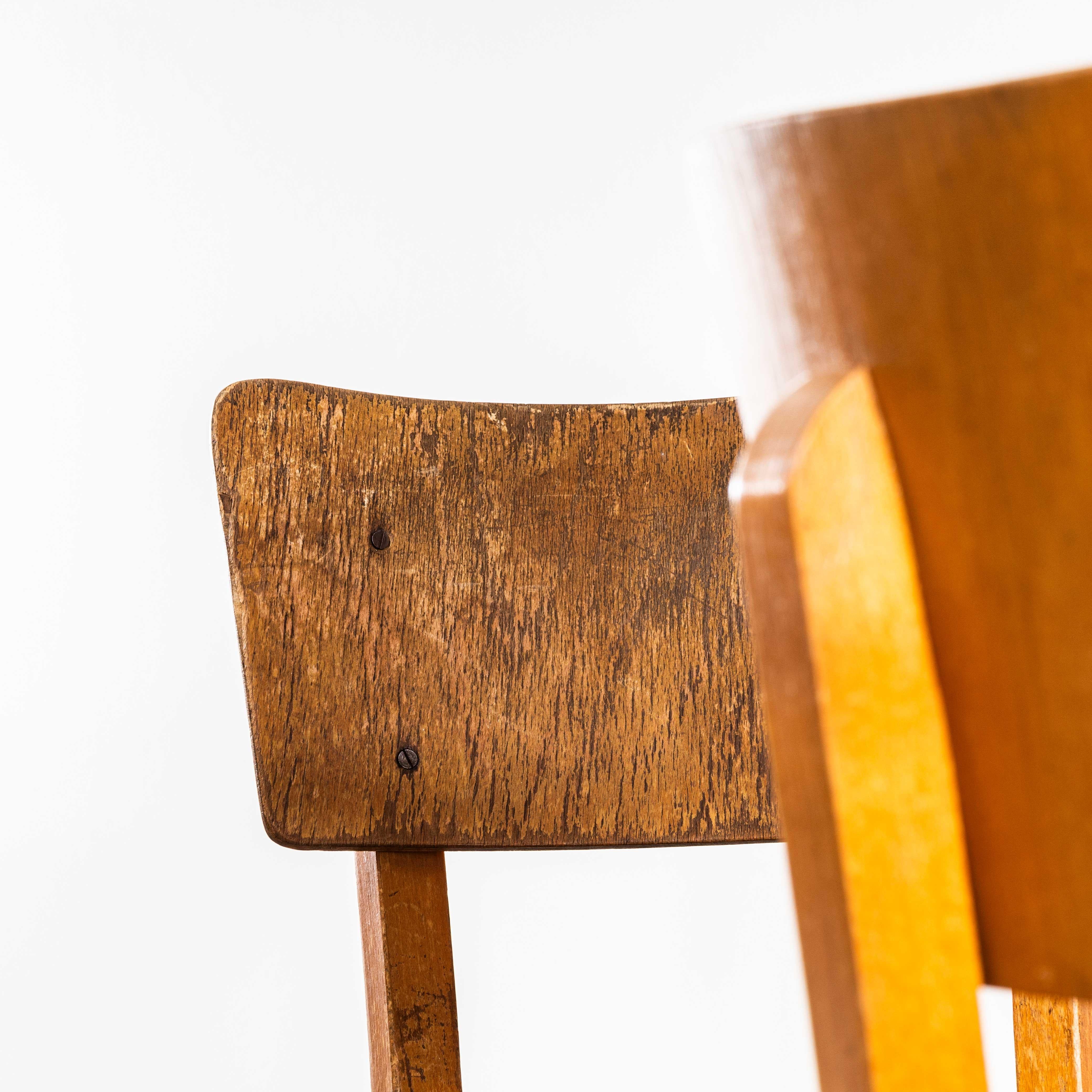 Milieu du XXe siècle Chaises de salle à manger contemporaines en bois courbé des années 1950 - Ensemble de huit chaises en vente