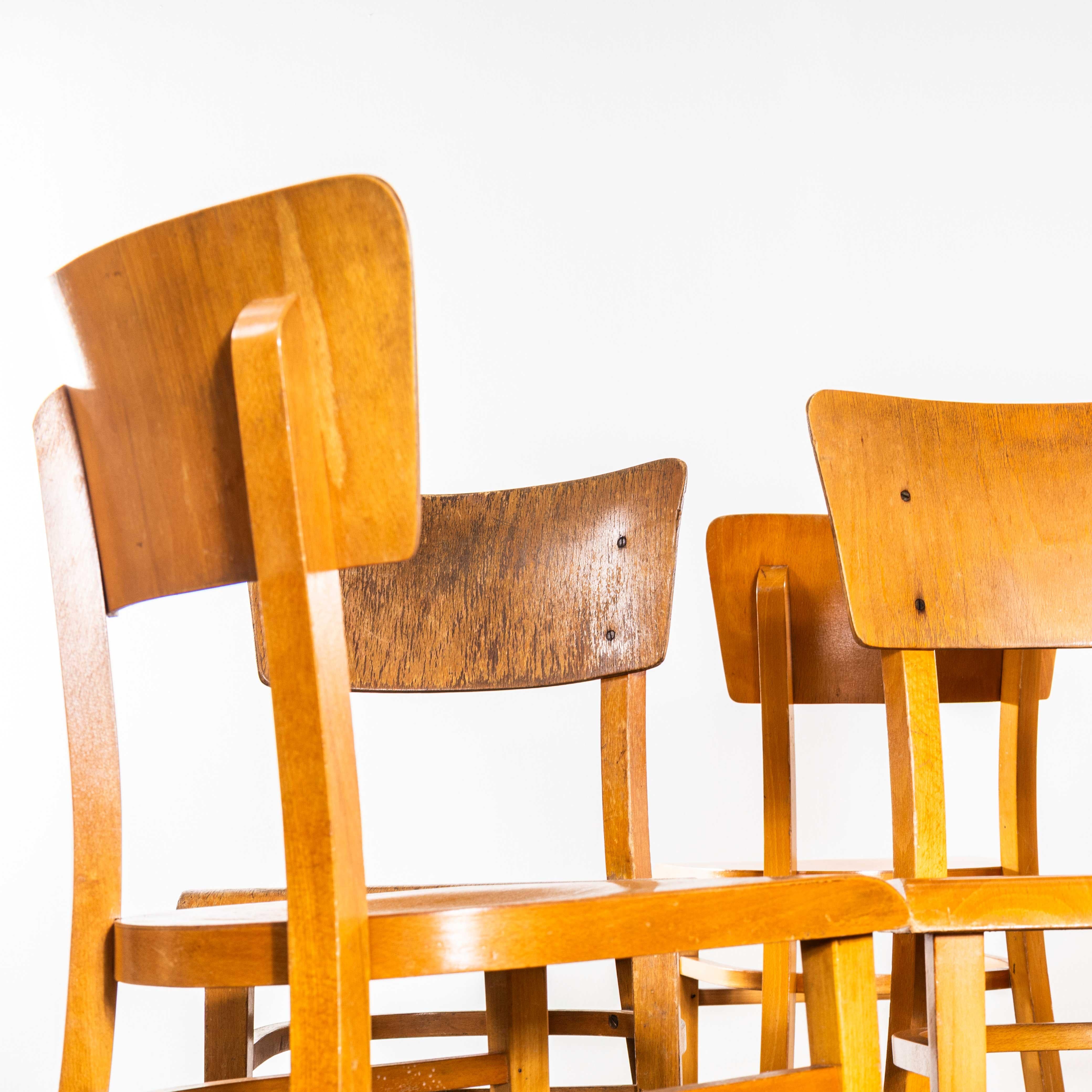 Bois cintré Chaises de salle à manger contemporaines en bois courbé des années 1950 - Ensemble de huit chaises en vente