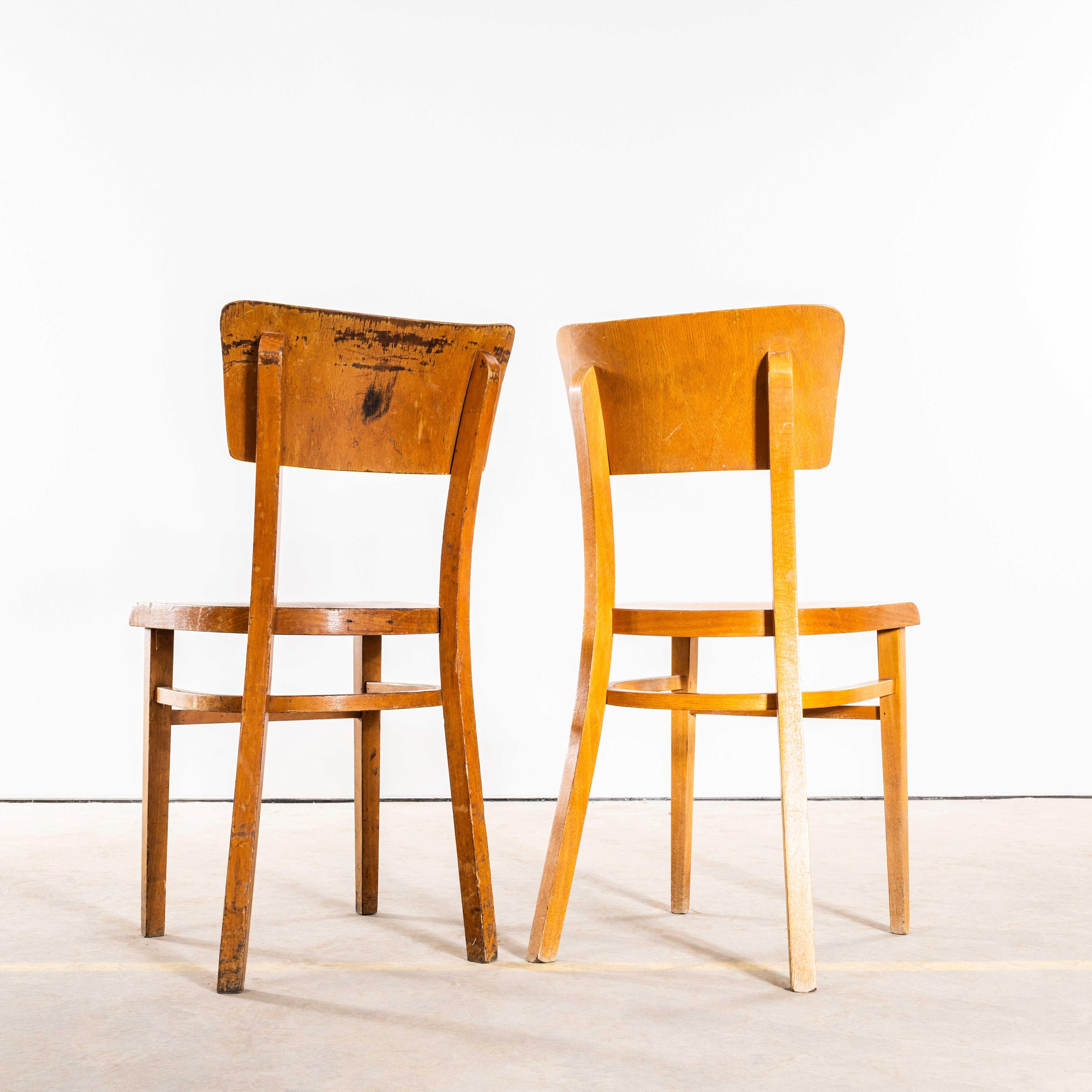 Chaises de salle à manger contemporaines en bois courbé des années 1950 - Ensemble de huit chaises en vente 1
