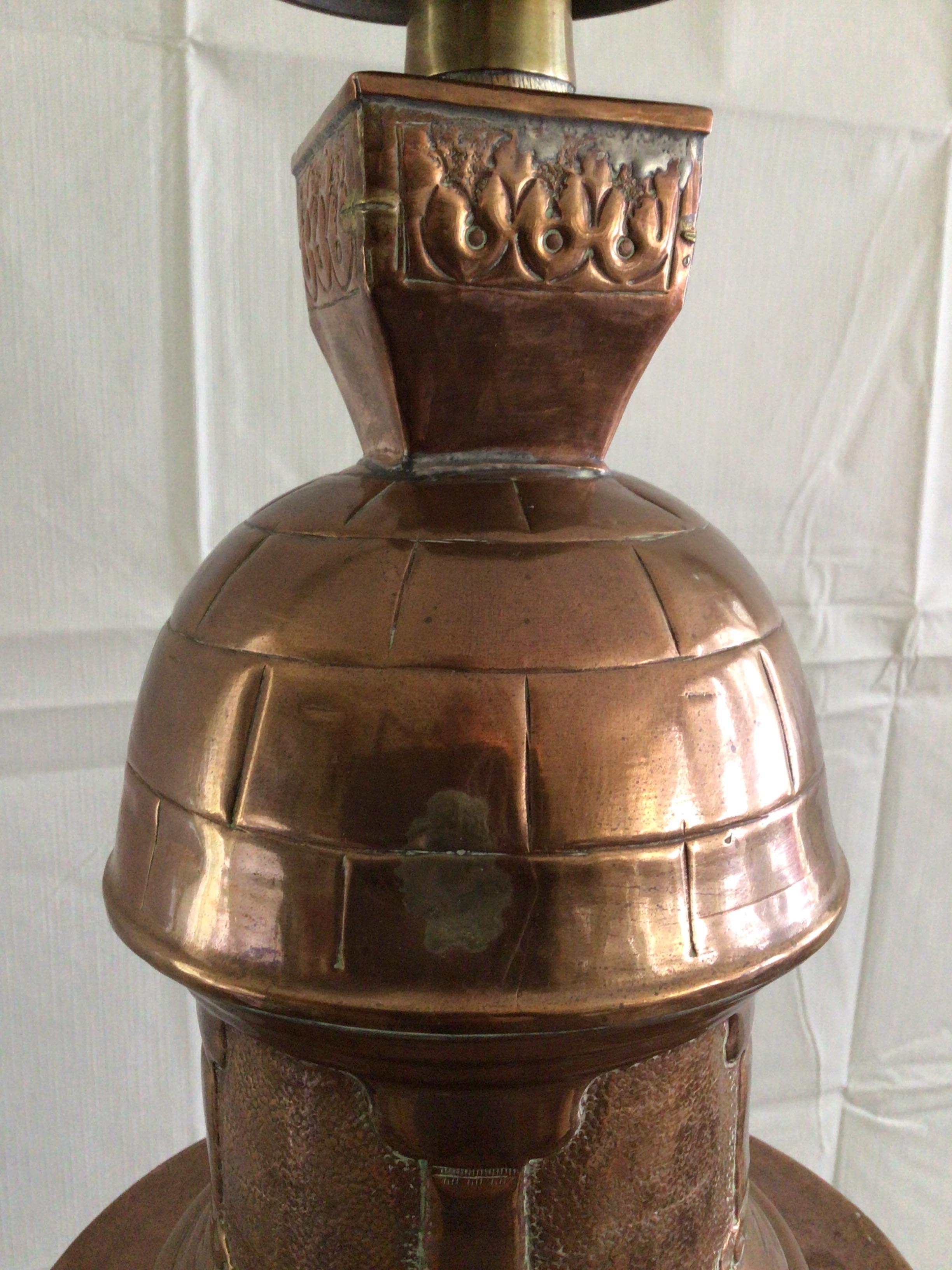 Mid-20th Century 1950s Copper and Brass Ornate Table Lamp on Wood Base For Sale