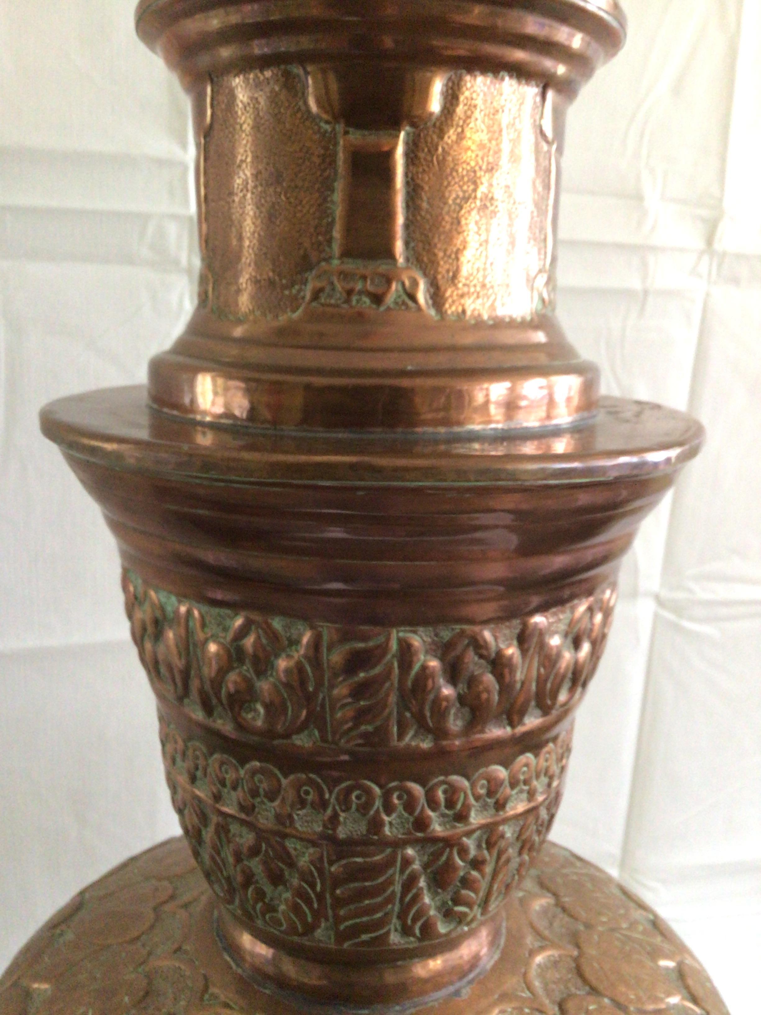 1950s Copper and Brass Ornate Table Lamp on Wood Base For Sale 1