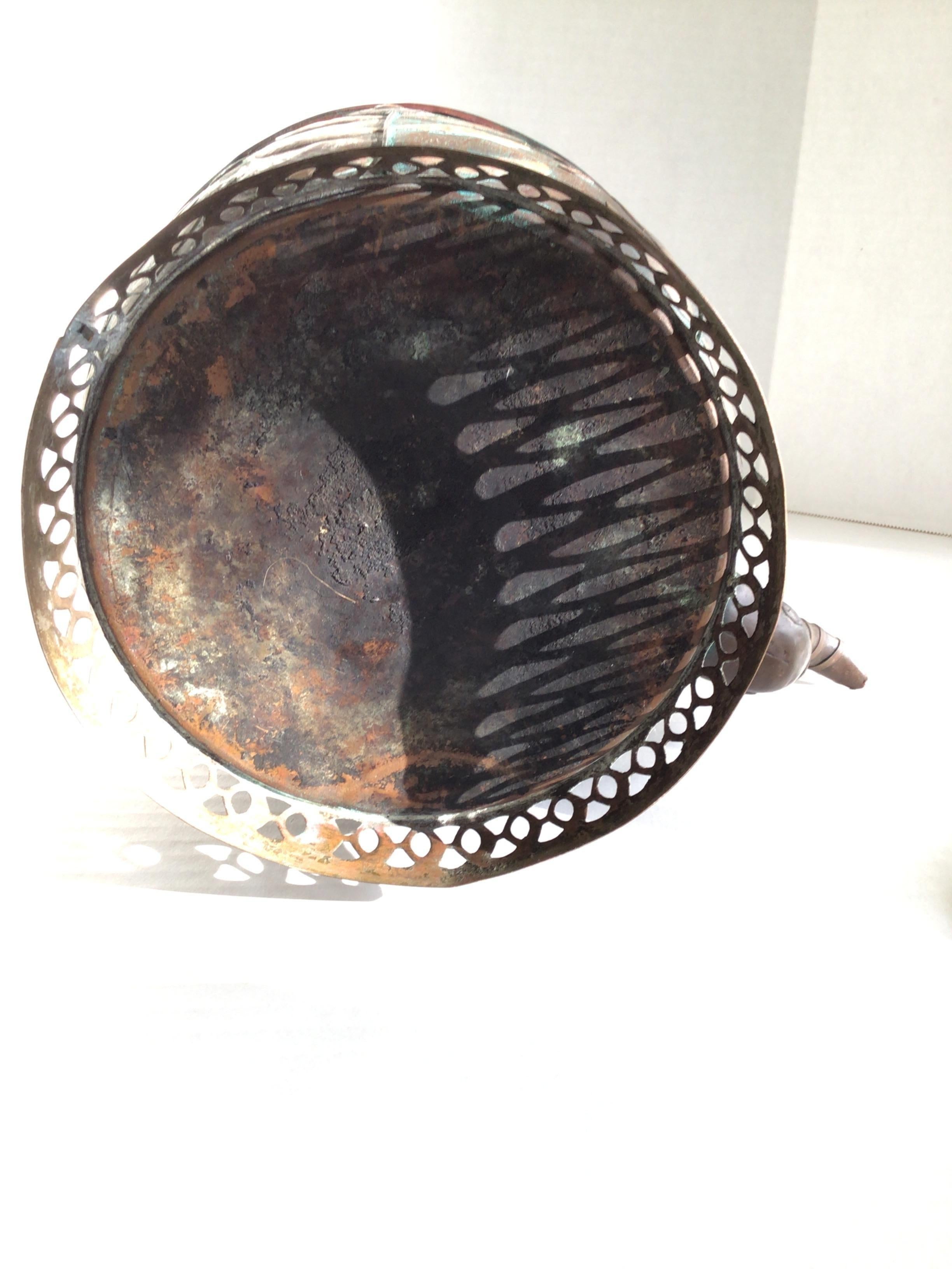 Théière en cuivre et laiton des années 1950 avec détails peints en vente 4