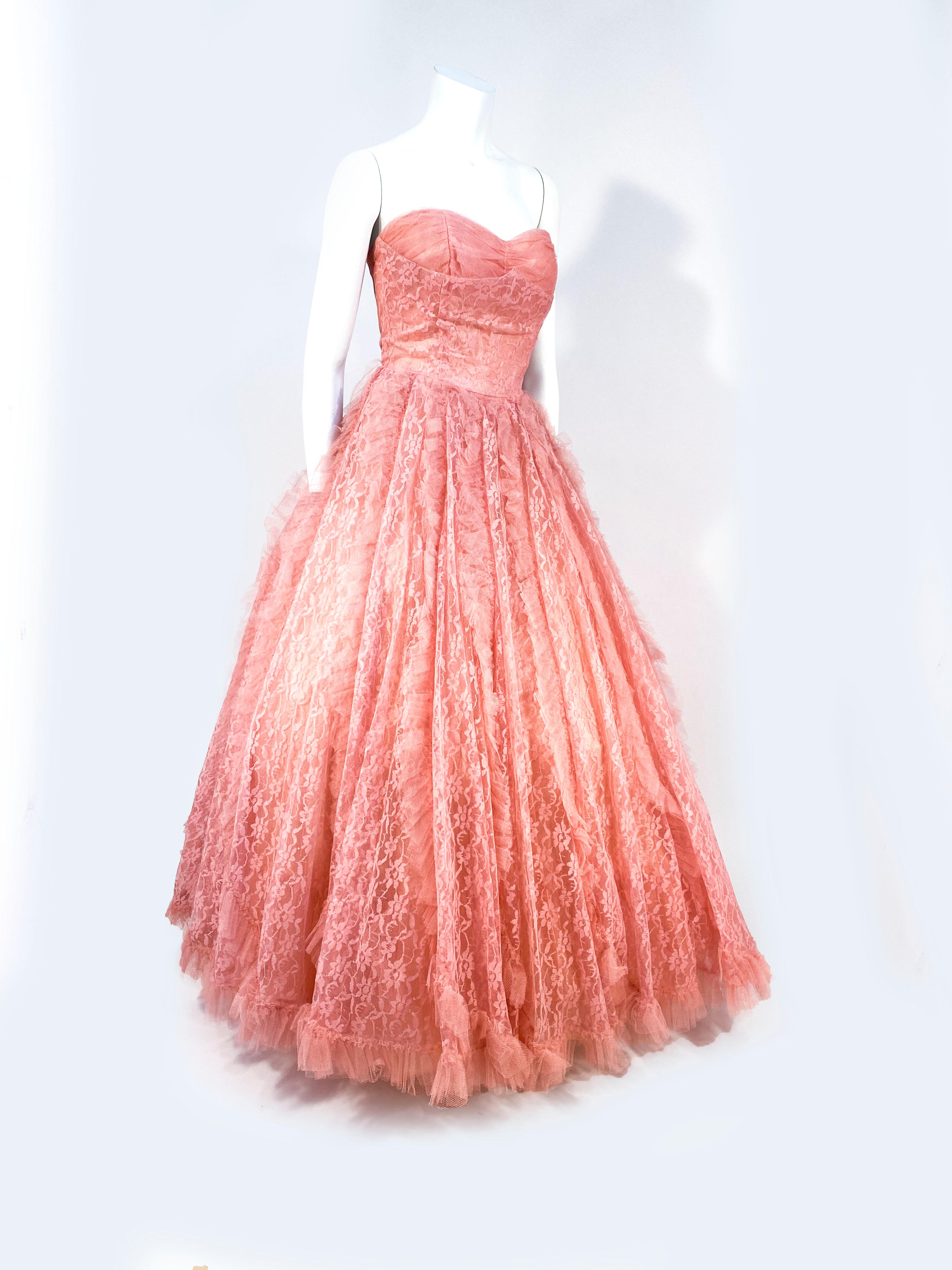 1950s Coral Lace and Tulle Evening Dress/ Ball Gown In Good Condition In San Francisco, CA