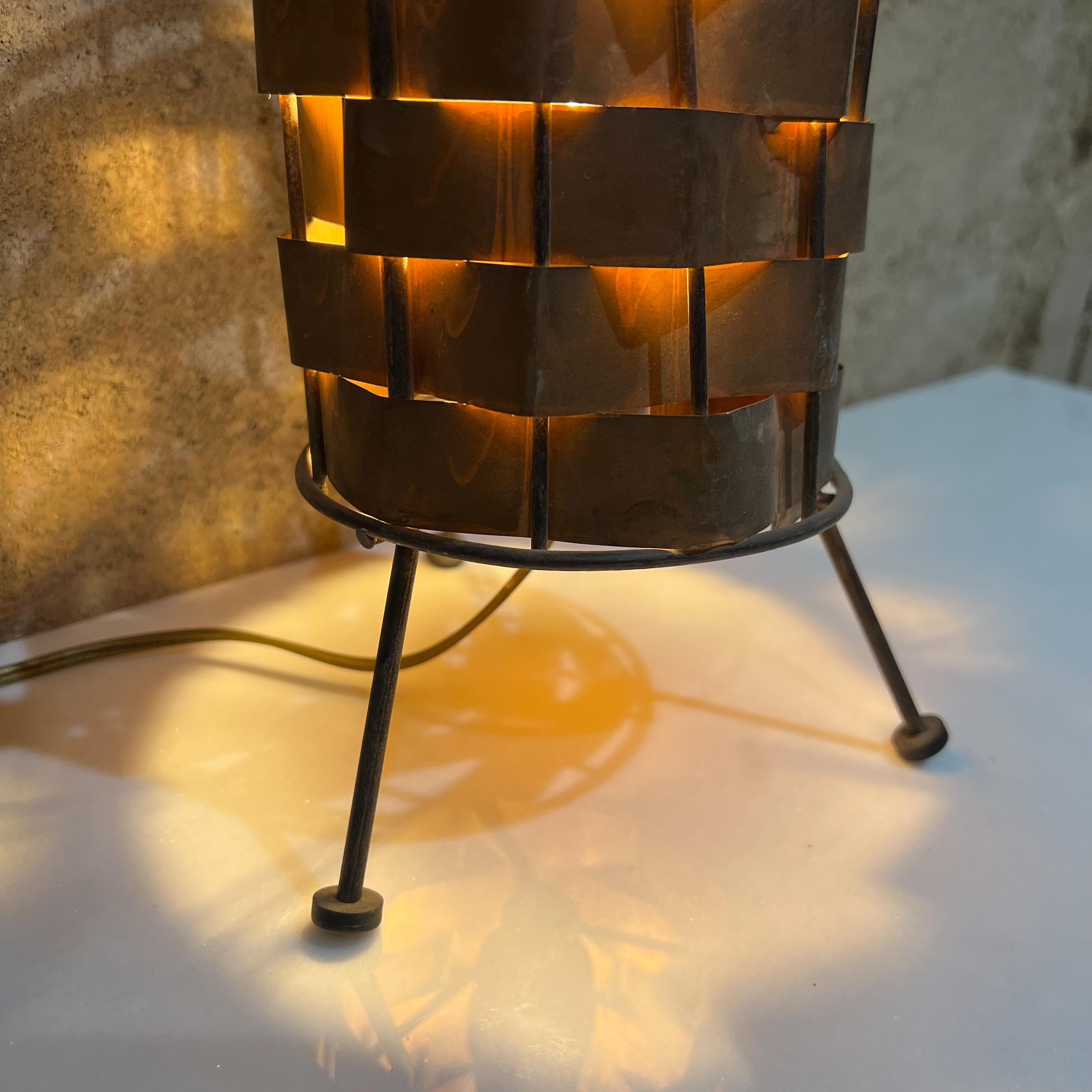 Mid-Century Modern 1950s Corrugated Copper Table Lamp Black Iron Tripod Base For Sale