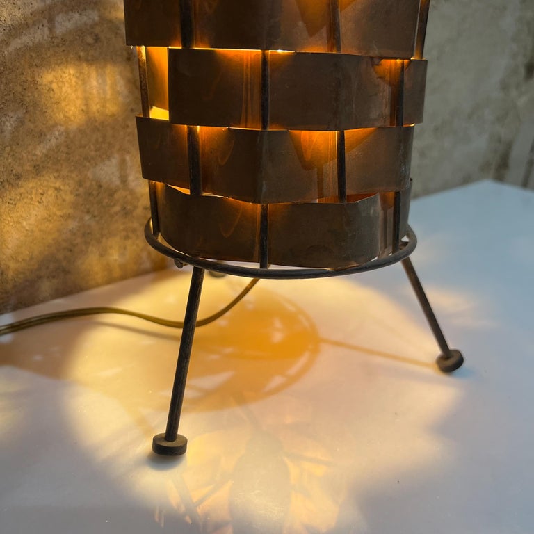 Mid-Century Modern 1950s Corrugated Copper Patchwork Table Lamp Black Iron Weave on Tripod Base For Sale