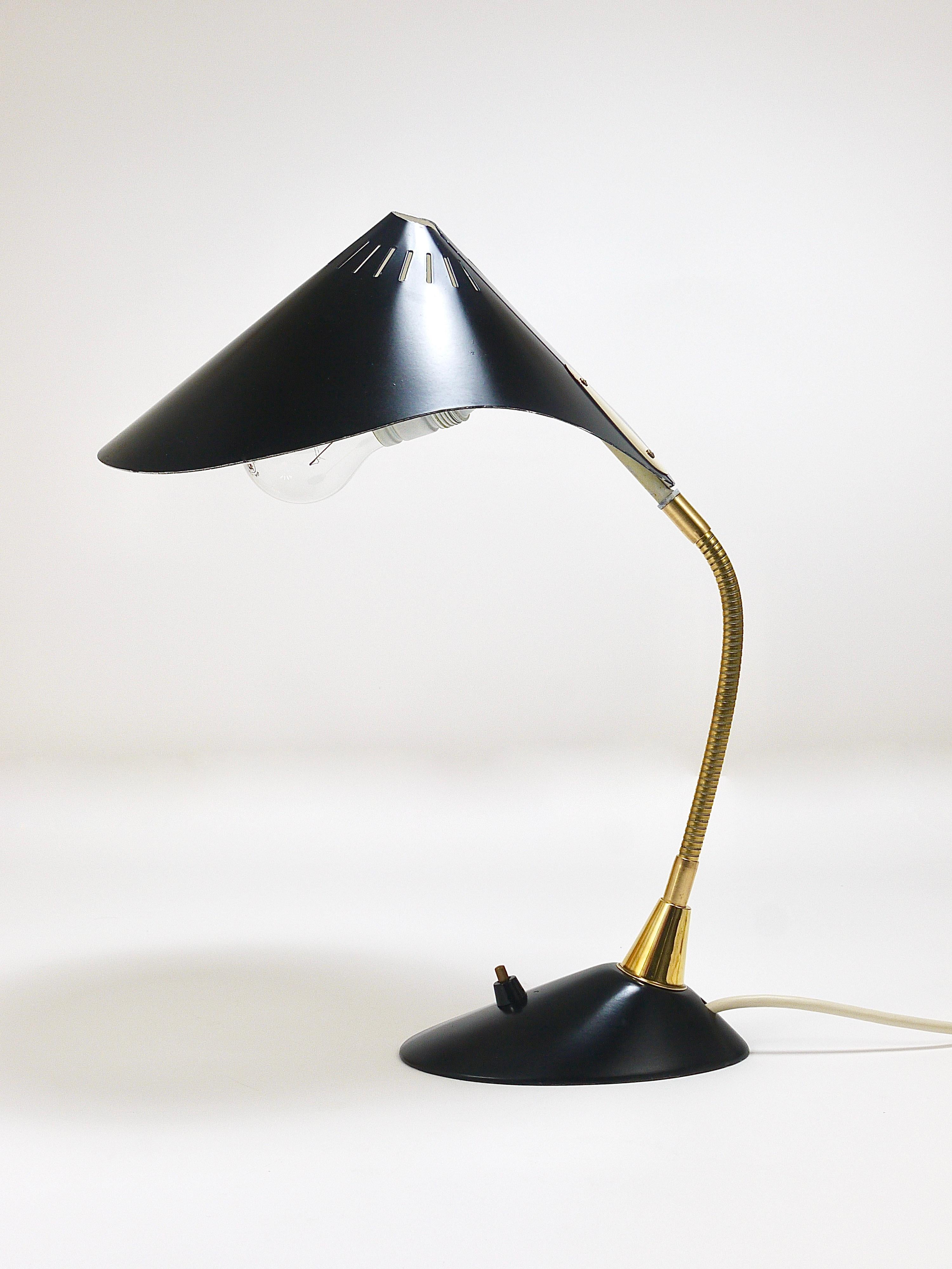 Lampe de bureau ou de table en laiton Cobra noir du milieu du siècle, style Stilnovo, années 1950 en vente 7