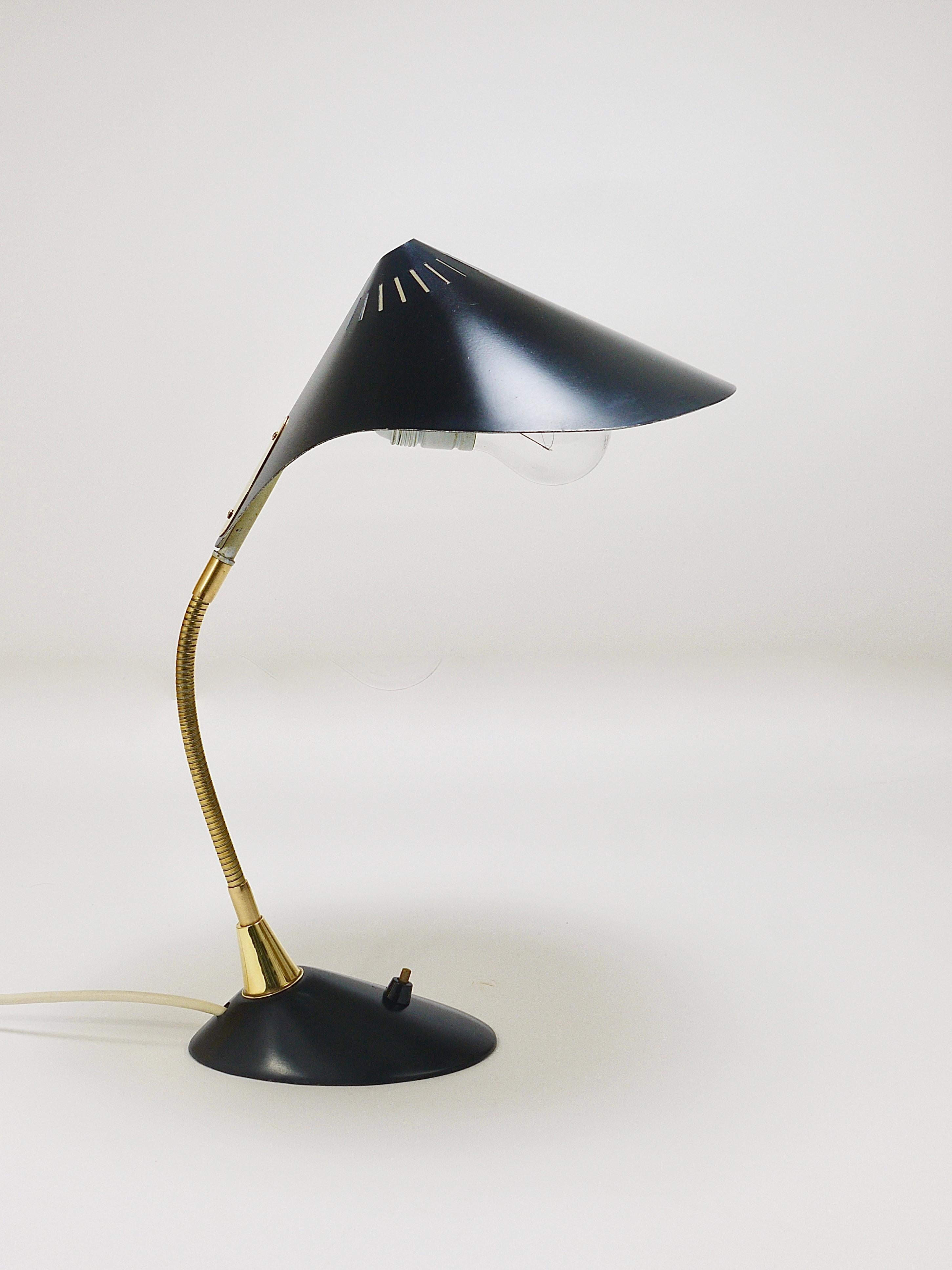 Lampe de bureau ou de table en laiton Cobra noir du milieu du siècle, style Stilnovo, années 1950 en vente 13