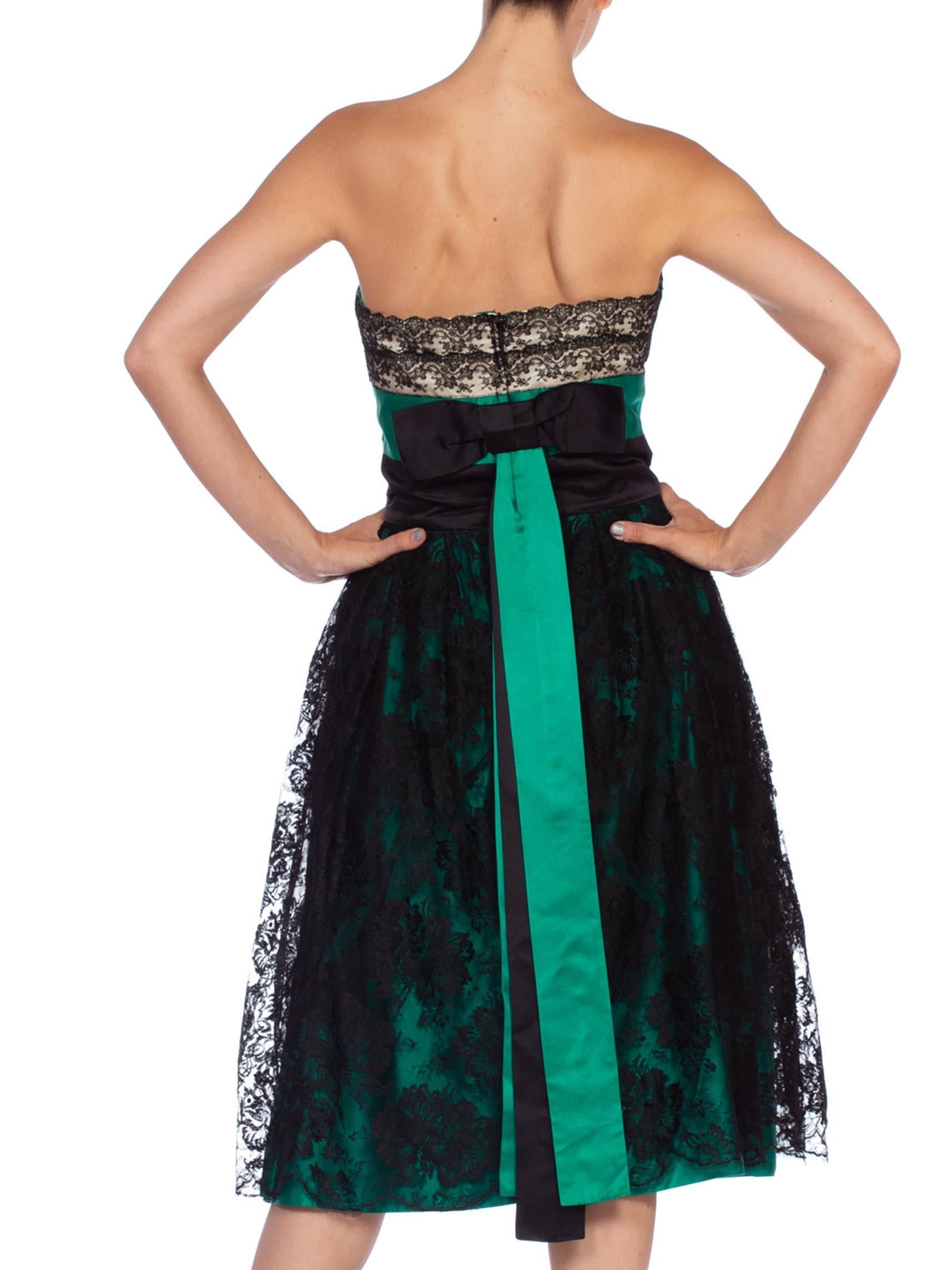 1950'S Kelly Green & Black Silk Duchess Satin Chantilly Lace Strapless Cocktail For Sale 4