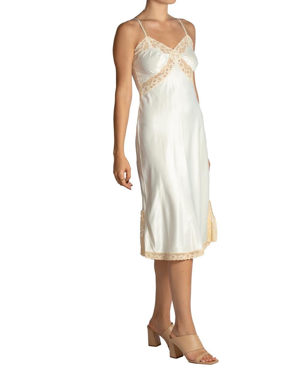 Women's 1950S Cream Bias Cut Nylon Negligee With Lace Trim & Hand Embroidered Flowers For Sale