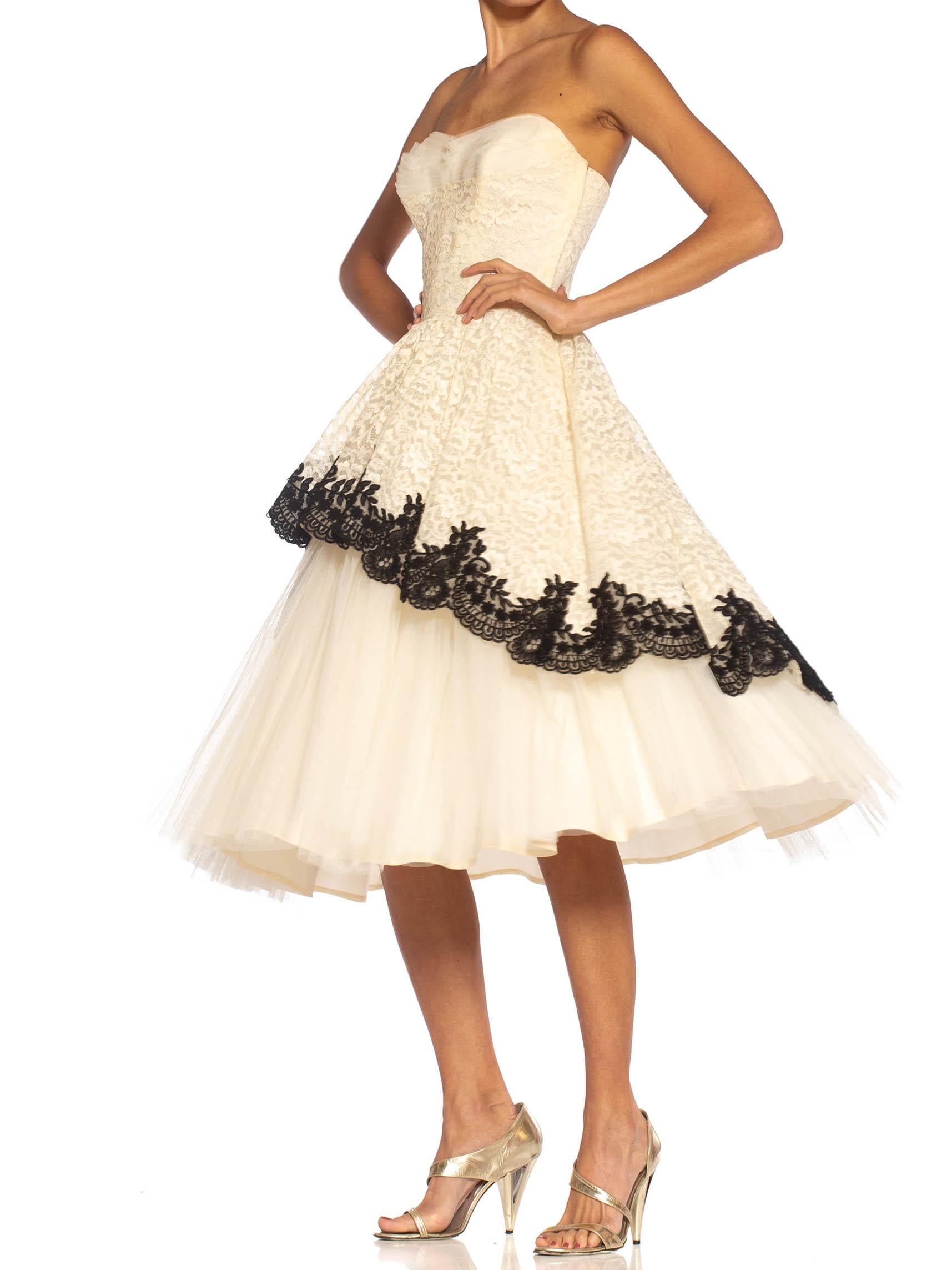 1950S Vestido de cóctel sin tirantes de tul de encaje negro y crema en venta 4
