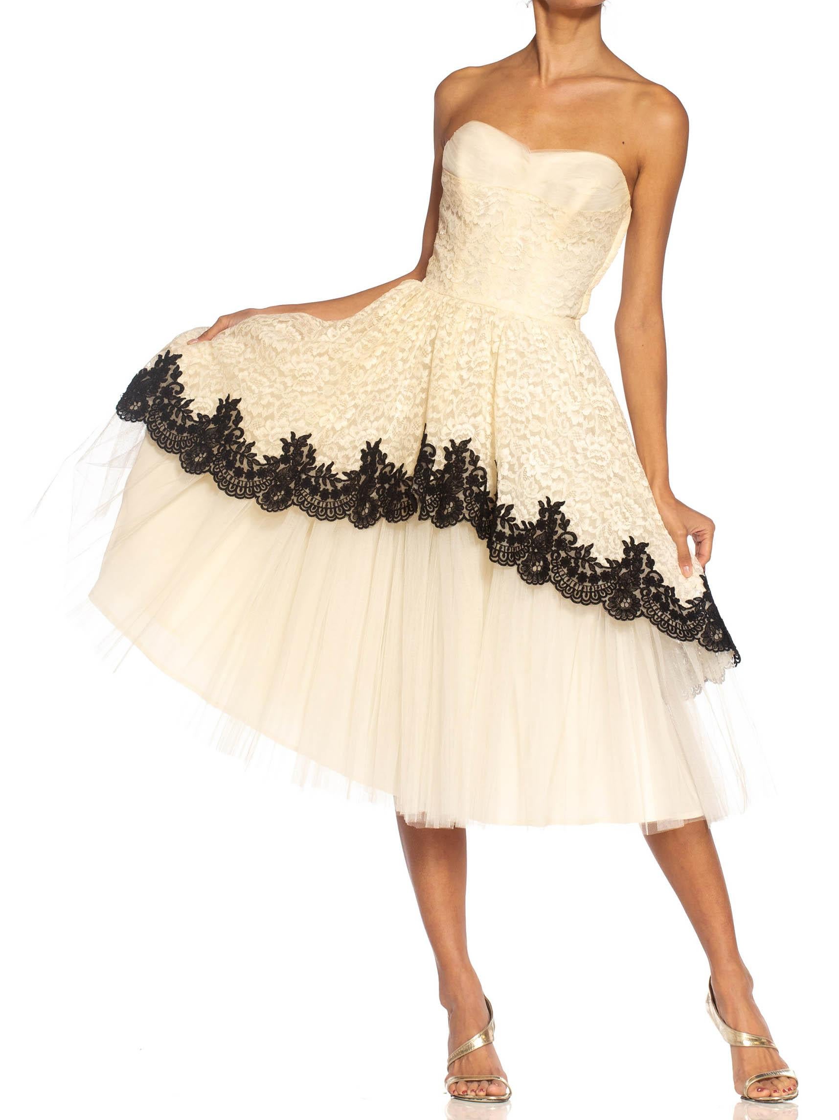 1950S Vestido de cóctel sin tirantes de tul de encaje negro y crema en venta 5