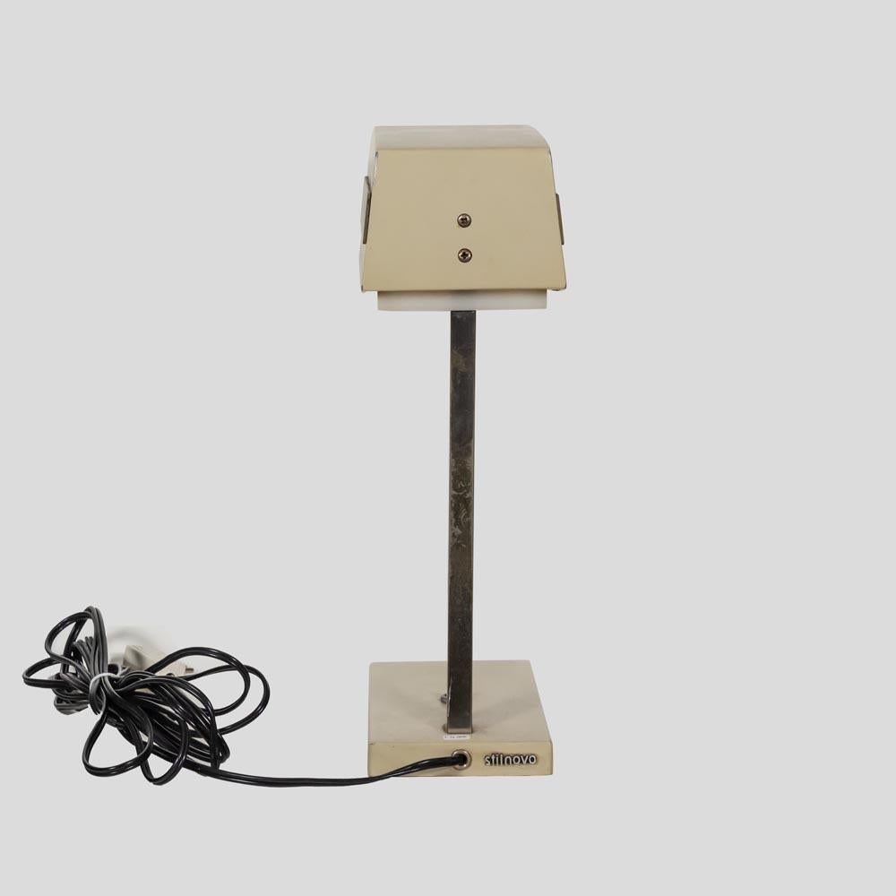 Italian 1950s Cream Color Enamelled Stilnovo Design Desk Lamp For Sale