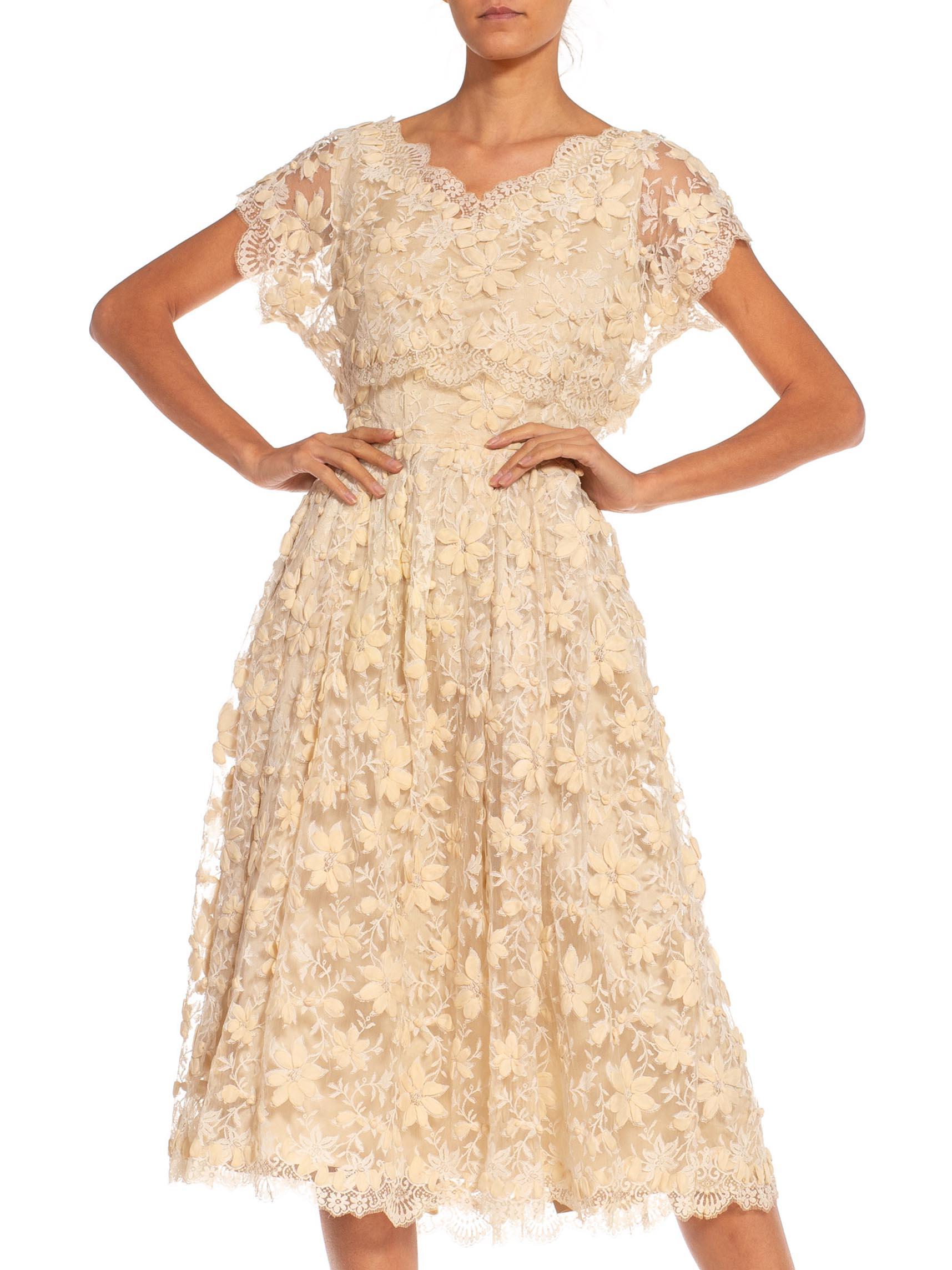 1950S Cream Hand Embroidered Silk Floral Dress For Sale 1