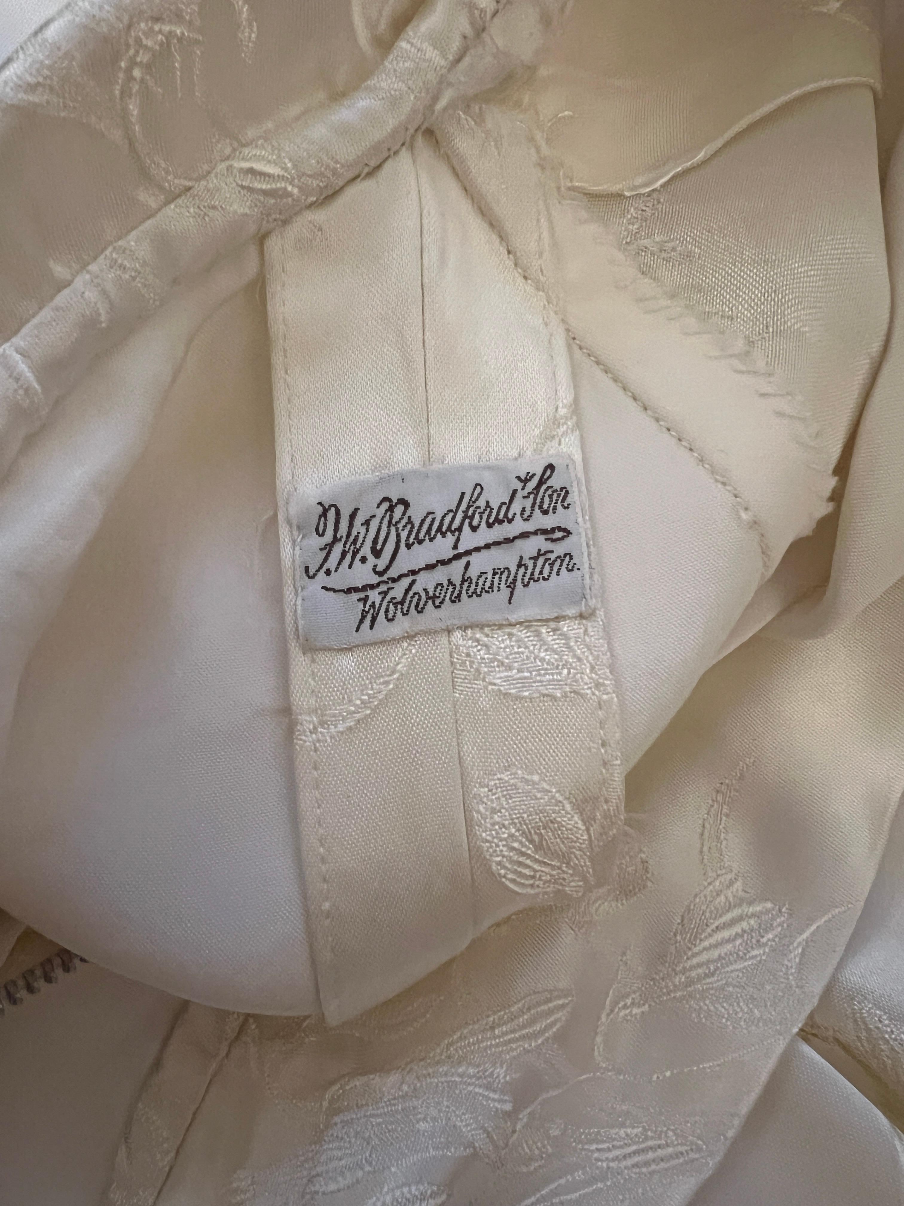 De las mujeres Vestido de novia floral en jacquard crema de los años 50 en venta