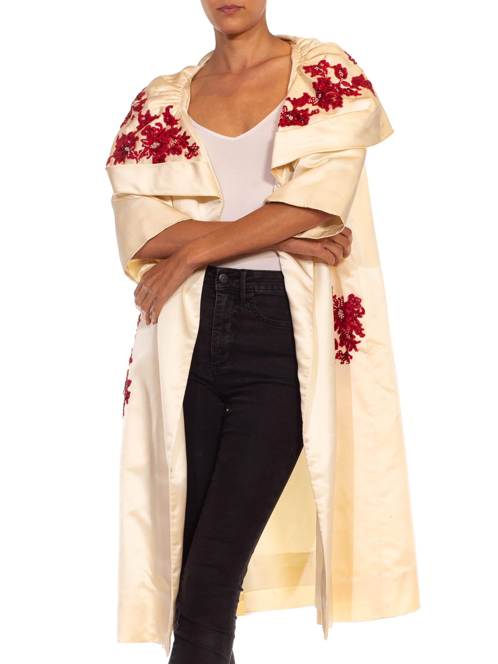 1950S Cream & Red Silk Duchesses Satin Opera Coat With Beaded Lace Appliqués For Sale 2