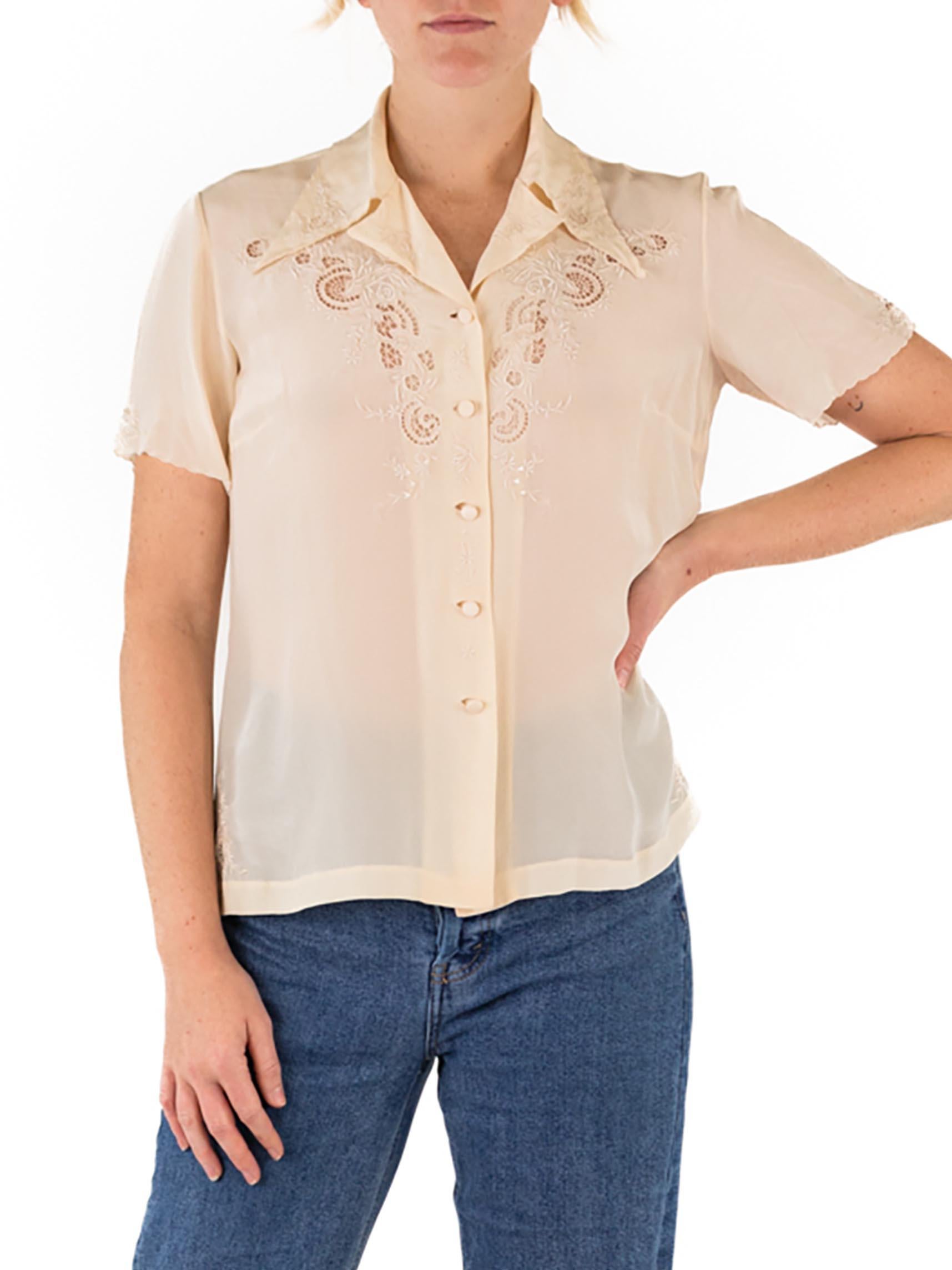 1950S Cream Silk Crepe De Chine Hand-Embroidered Shirt For Sale 1
