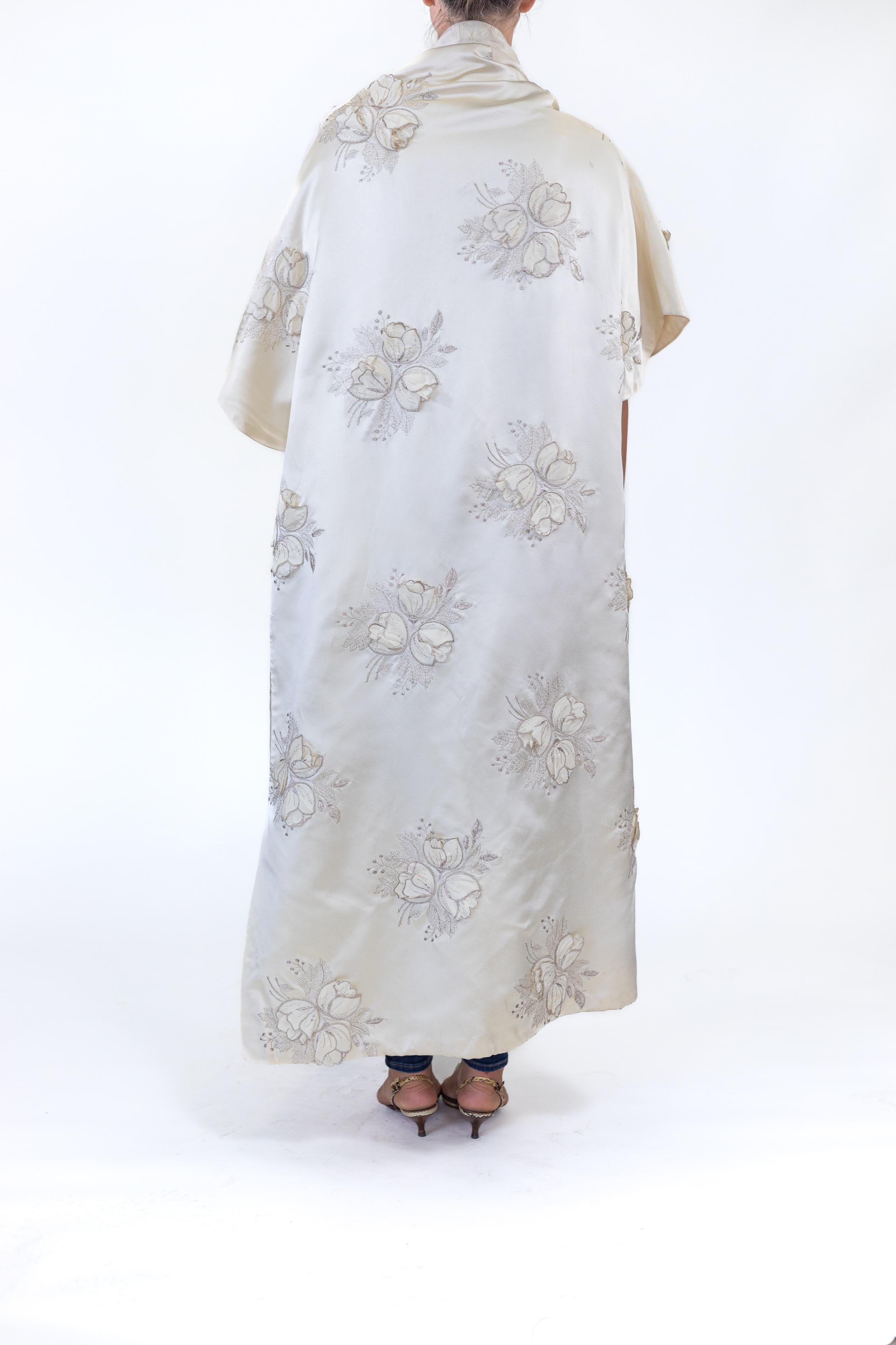 1950S Cream Silk Duchess Satin Oversized Opera Coat With 3D Metallic Floral Emb For Sale 3