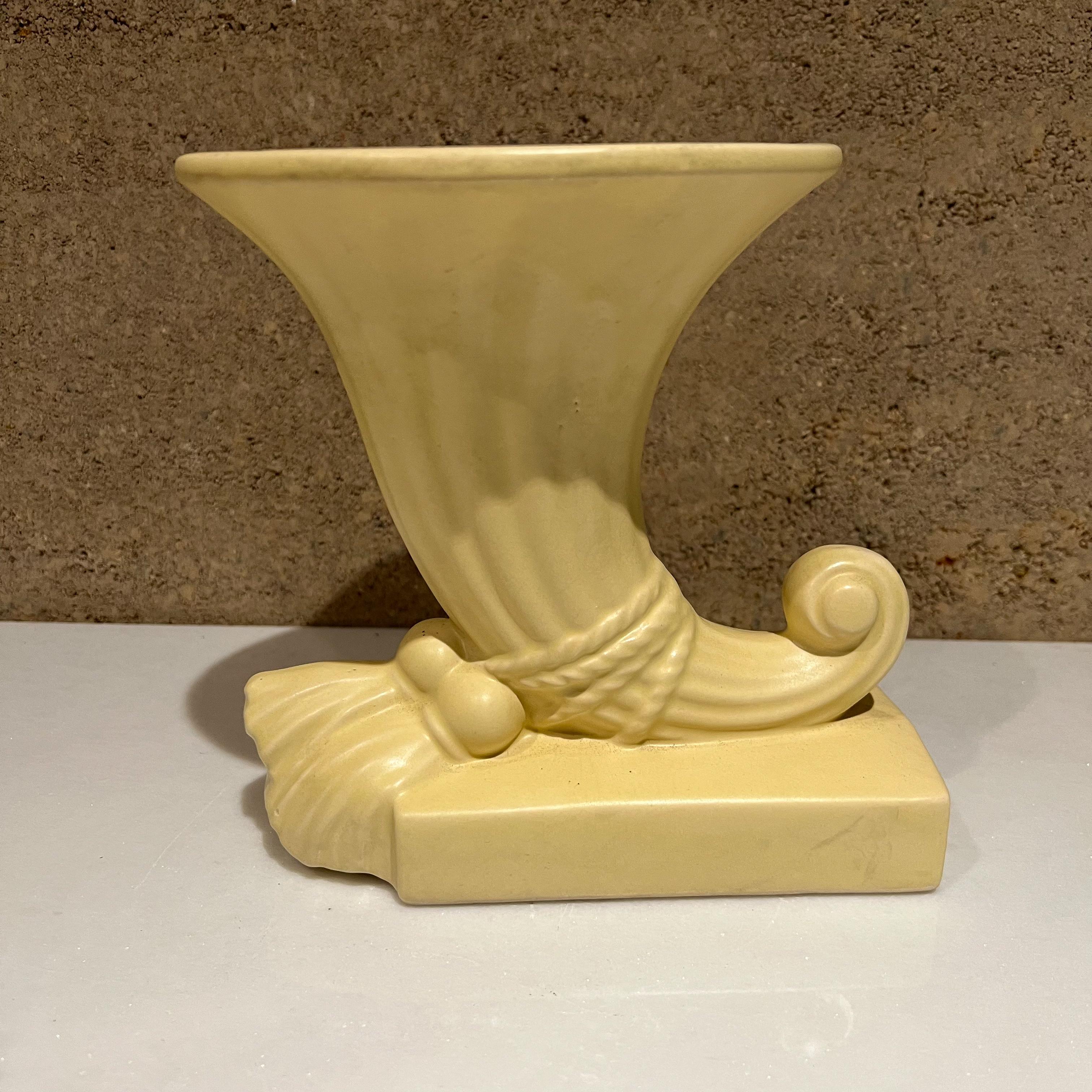 1950s, Creamy Tasseled Trumpet Horn of Plenty Decorative Ceramic Art Deco 3