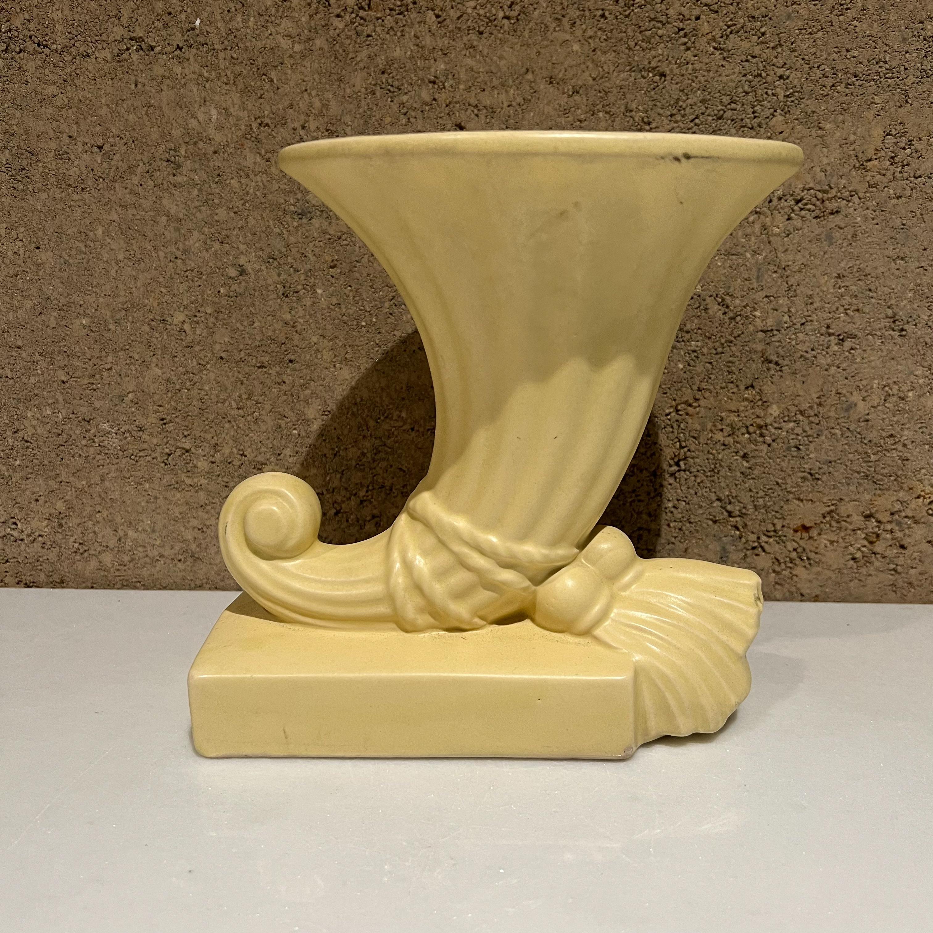 1950s, Creamy Tasseled Trumpet Horn of Plenty Decorative Ceramic Art Deco 1