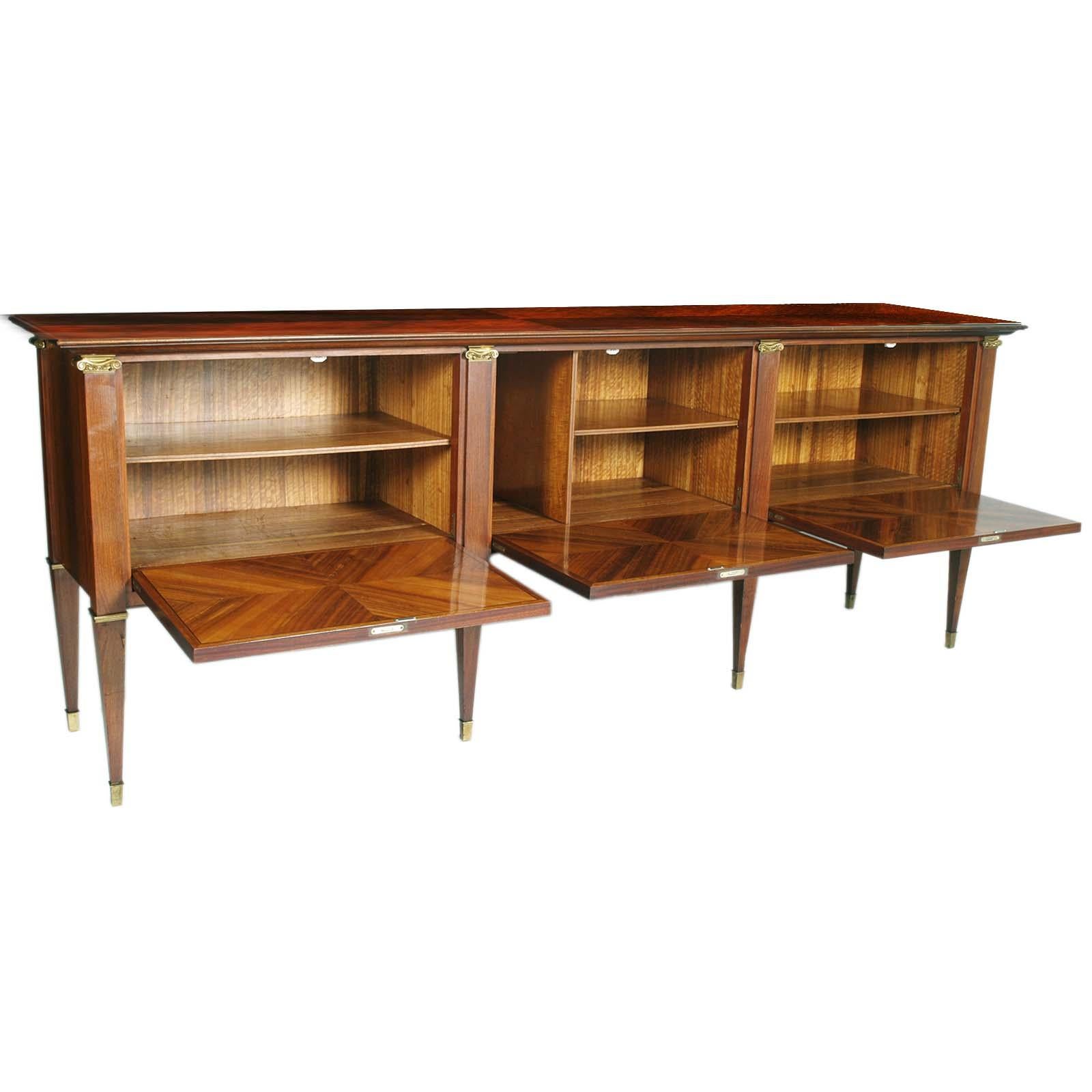 1940s Credenza Paolo Buffa attributed, in Walnut, Mobili Cantù with Maple Inlaid In Good Condition In Vigonza, Padua