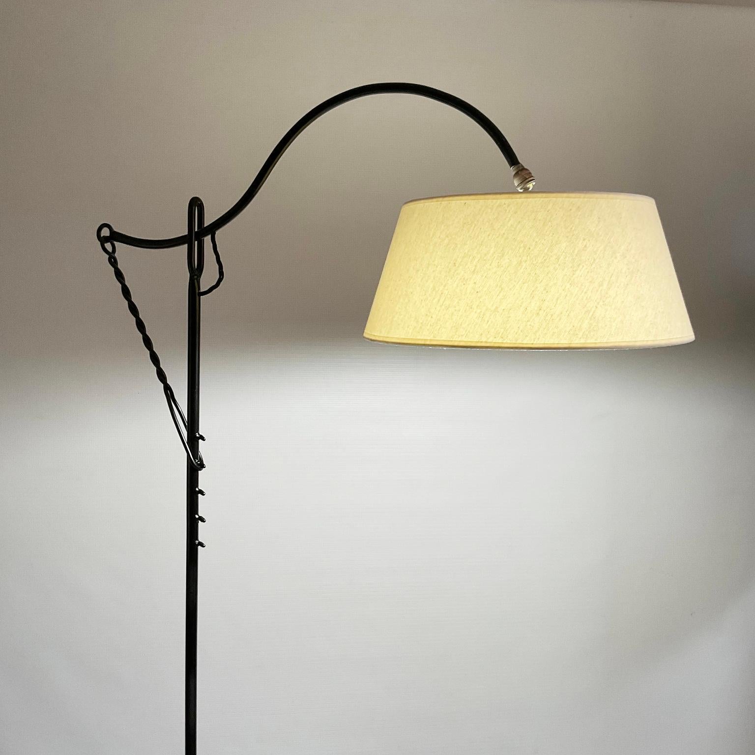 1950s Crémaillère Floor Lamp with Side Table Attributed to Jacques Adnet France In Good Condition For Sale In London, GB