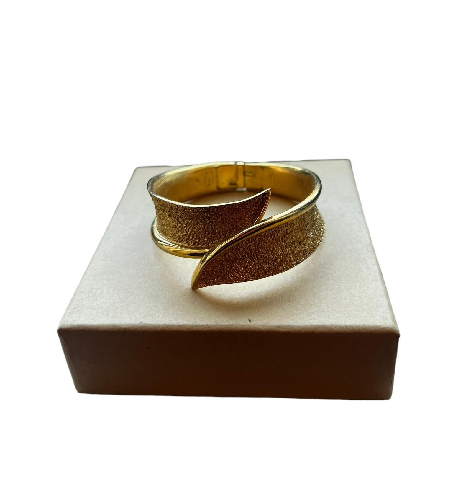 Bracelet en or de Trifari, circa 1950 en vente 4
