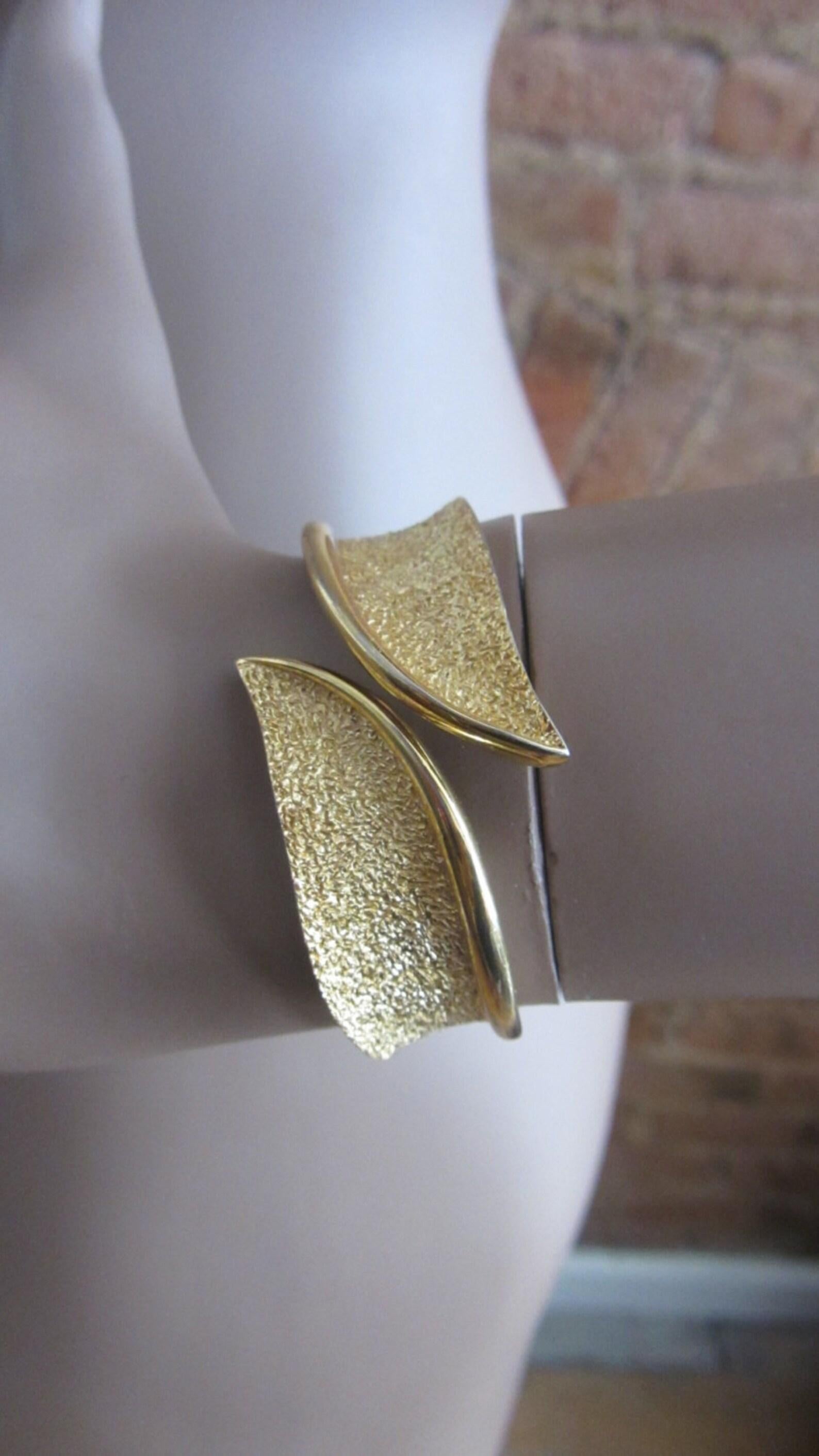 Crown Trifari Gold Clamper Bracelet, Circa 1950s For Sale 5