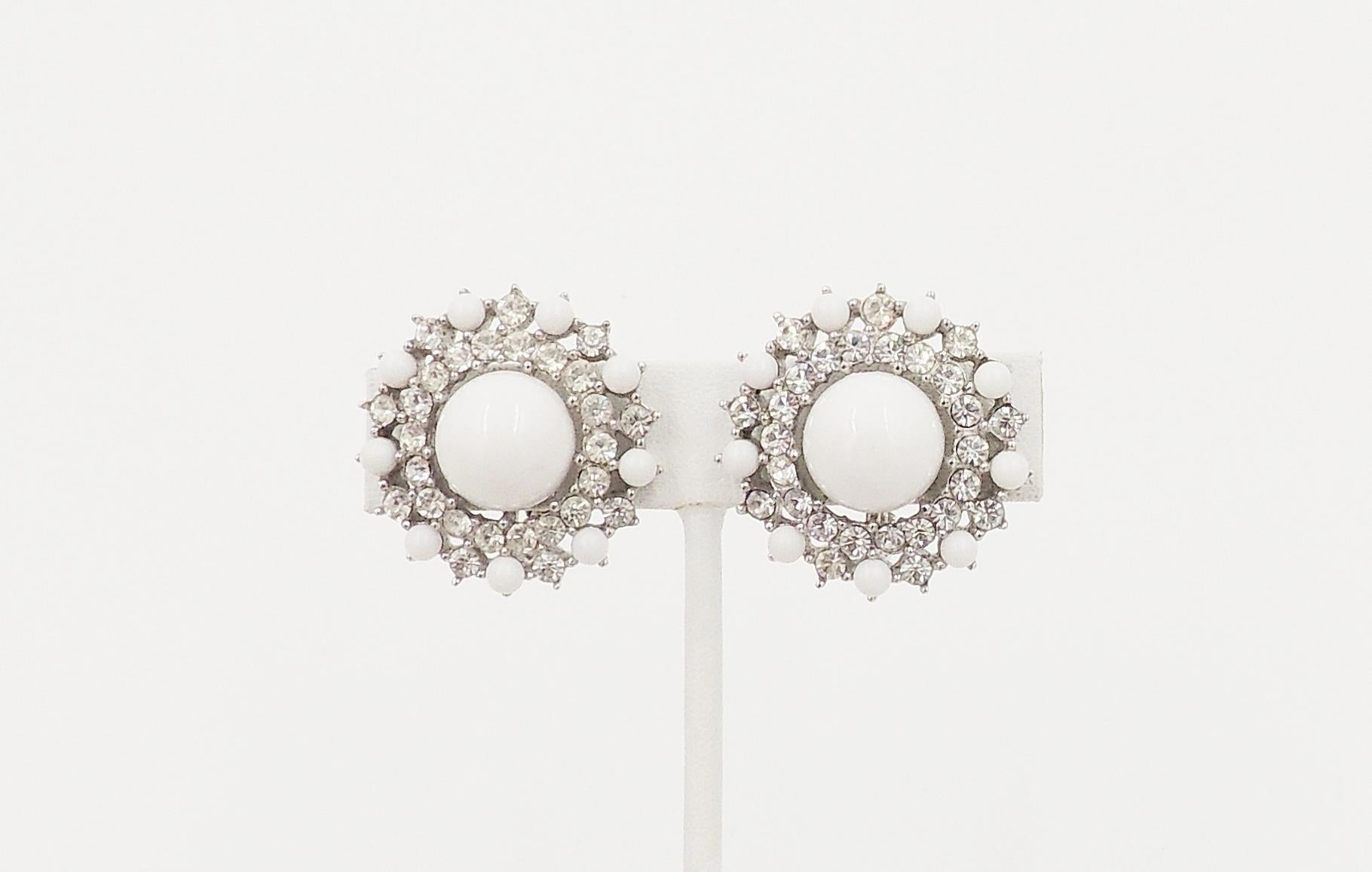 Women's 1950s Crown Trifari Rhodium Plated White Cabochon Clear Rhinestone Clip Earrings For Sale