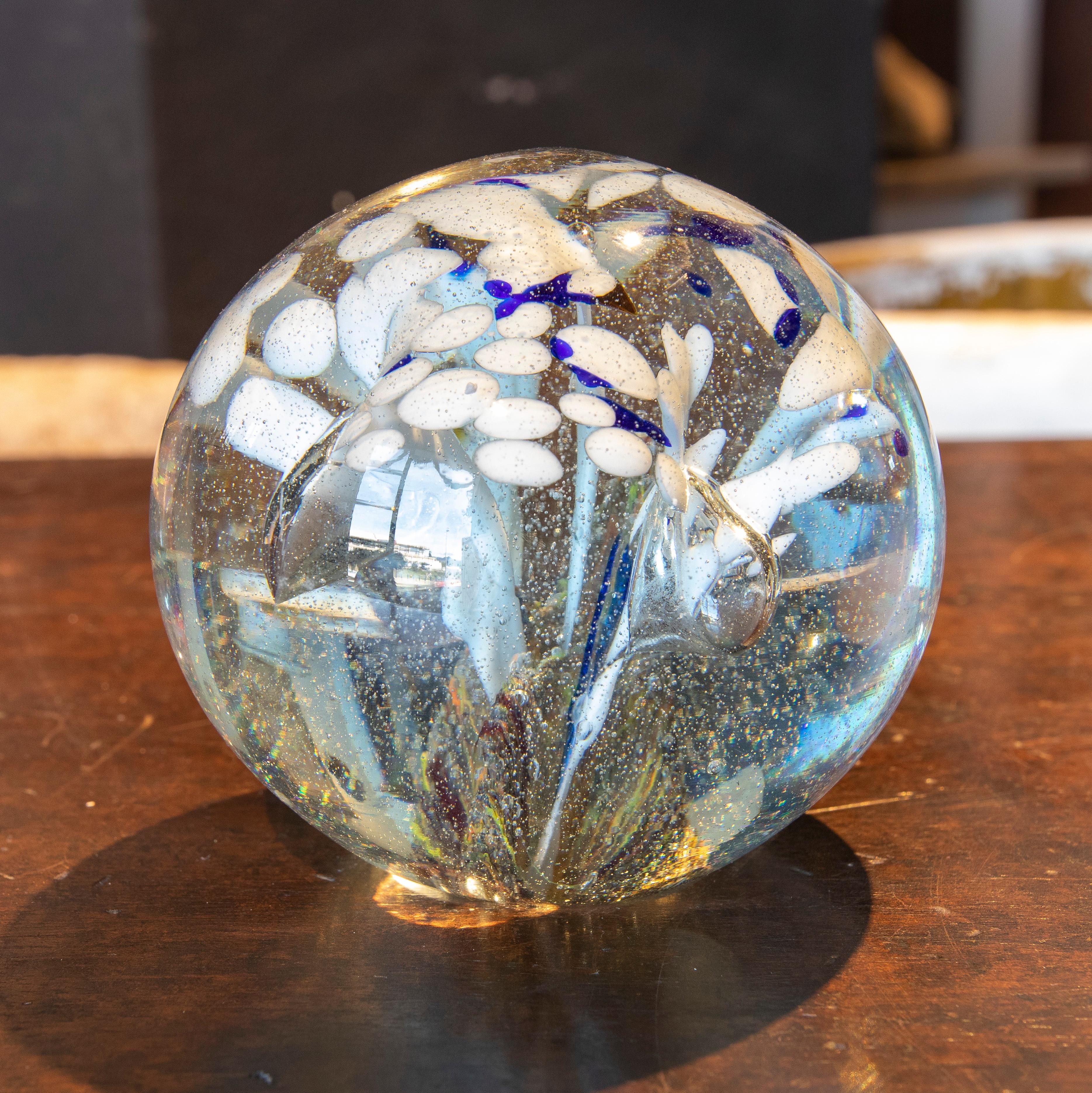 1950s Crystal Paperweight with Flower Decoration  For Sale 5