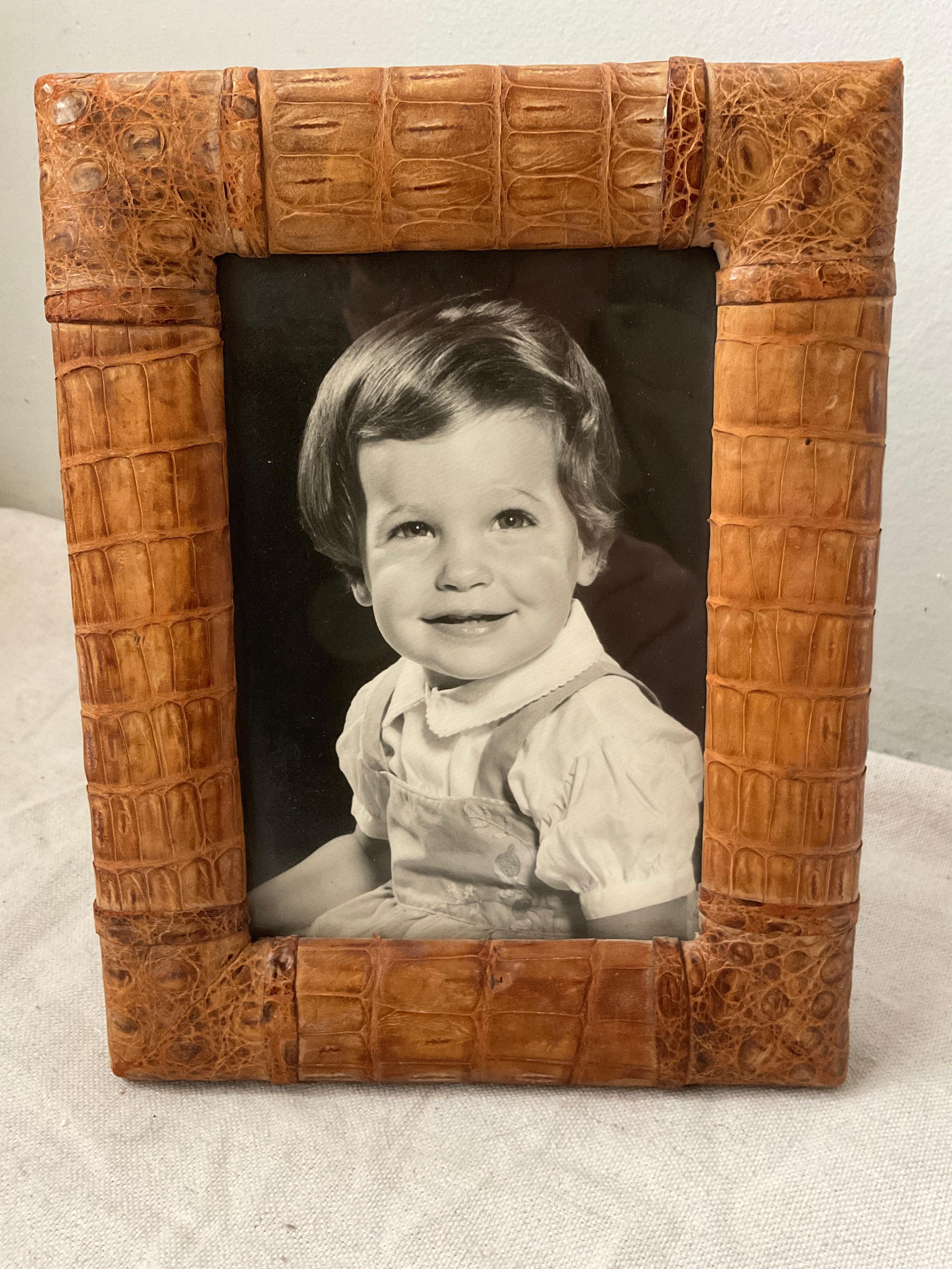 1950s Cuban Crocodile Picture Frame . Opening Is 6.25 x 4.5 In Good Condition For Sale In Tarrytown, NY