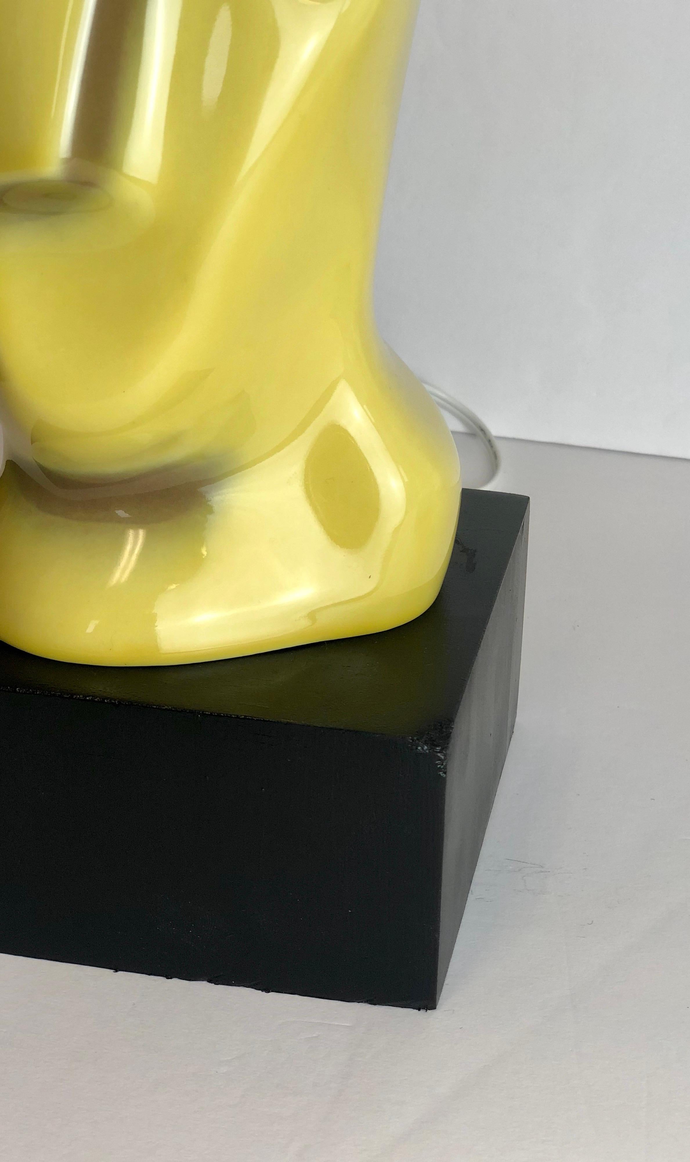Paire de lampes cubistes Heifetz à visage abstrait en céramique avec abat-jour, années 1950 Bon état - En vente à Farmington Hills, MI